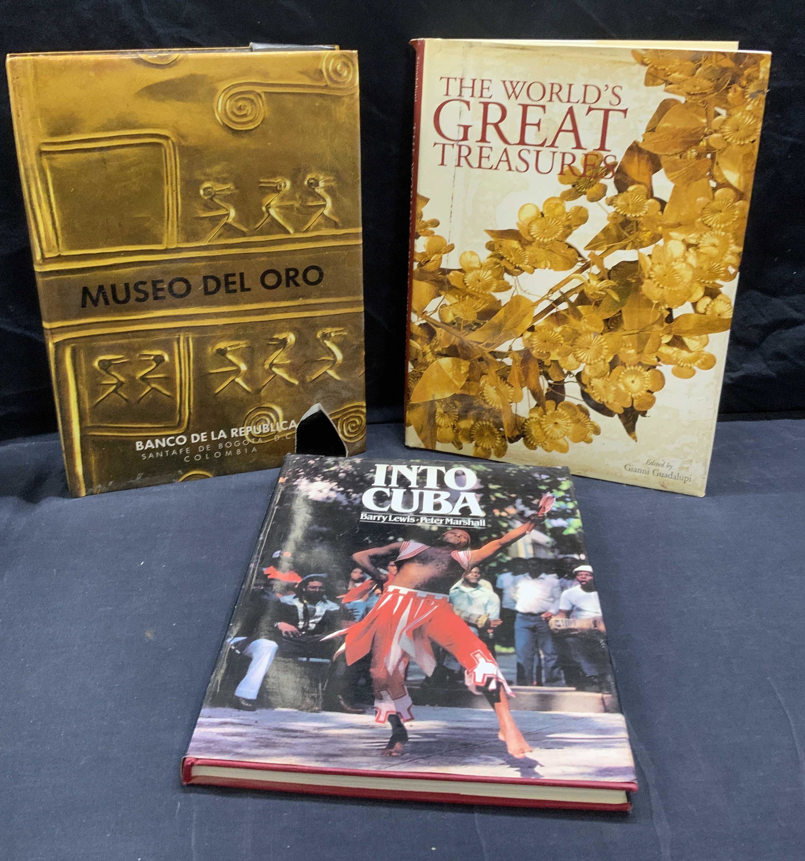 Lot 3 The Worlds Greatest Treasures HrdCvr Books: Lot 3 The Worlds Greatest Treasures HrdCvr Books, lot includes The Worlds Great Treasures Edited by Gianni Guadalupi, published by Stewart, Taboei & Chang NEW YORK, Museo Del Oro, Banco De La Republic