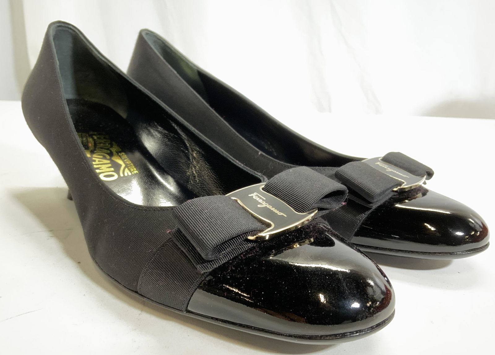SALVATORE FERRAGAMO CAREN Pumps W Box Sz 8.5 (1 of 10)