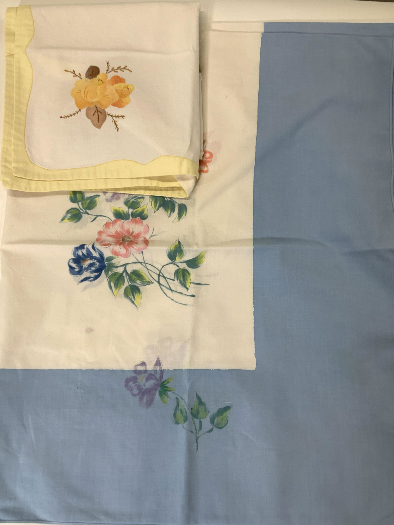 Lot 2 Vintage Cotton Floral Tablecloths (1 of 10)