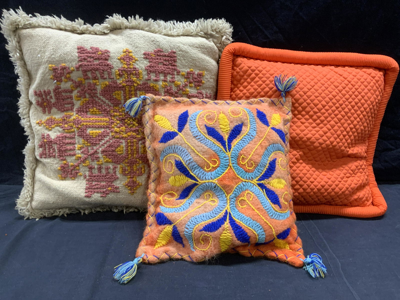 Lot 3 Decorative Throw Pillows (1 of 6)