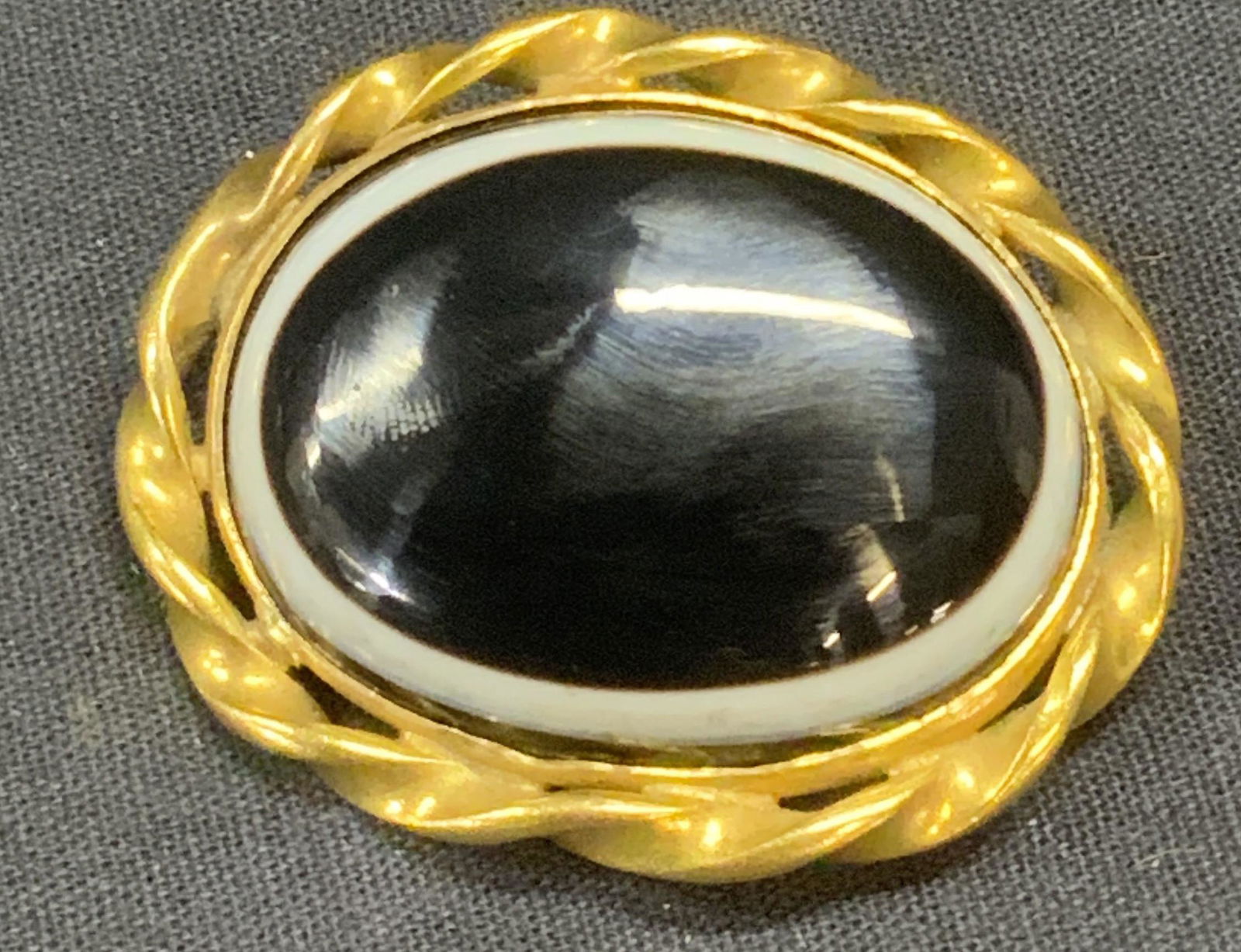 Gold Toned Art Deco Brooch (1 of 4)