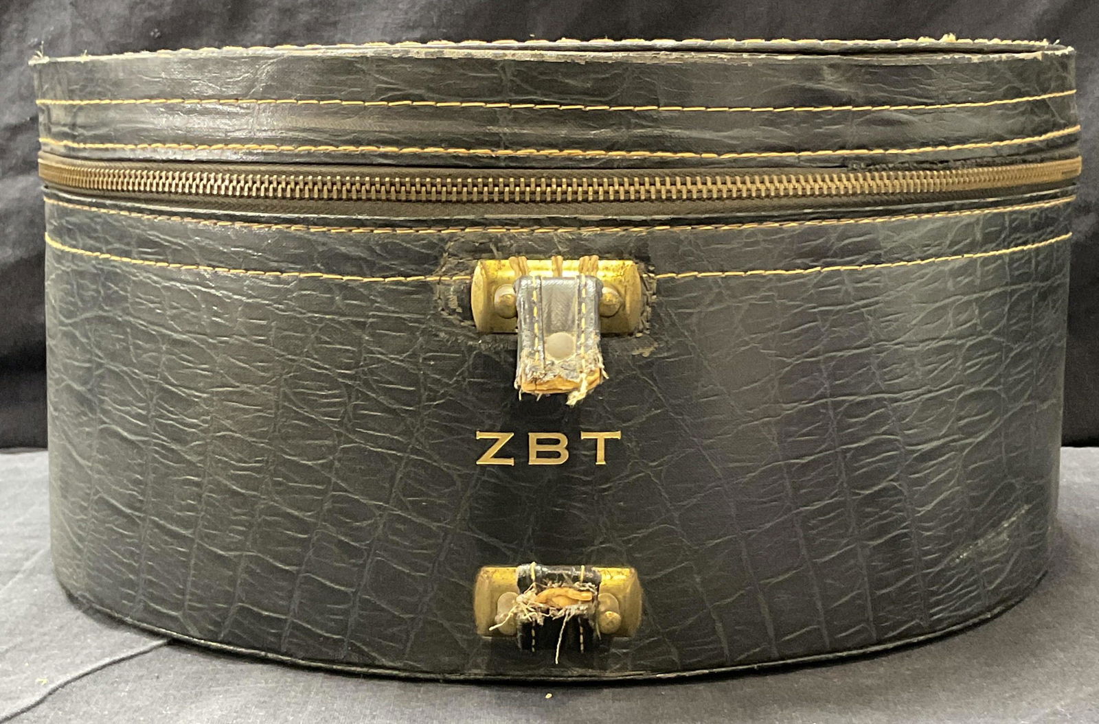 Vintage HOLIDAY PRODUCT BY GLOBE Hat Box (1 of 9)