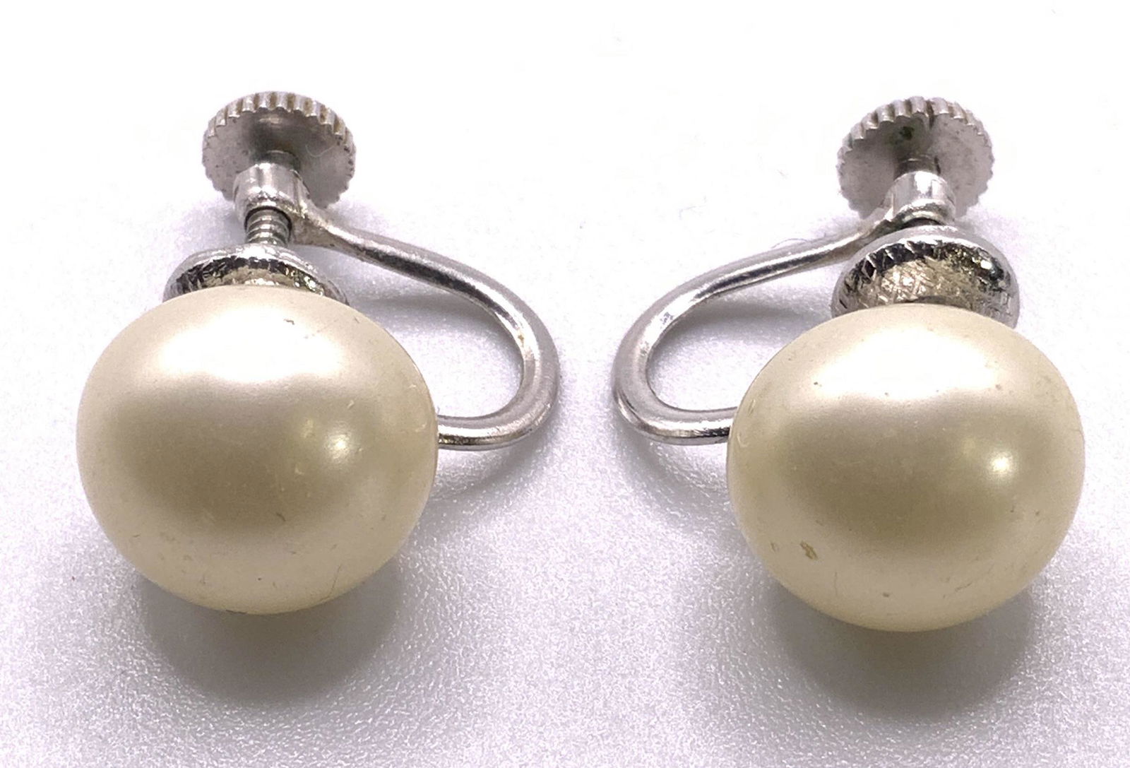 TRIFARI Vintage Pearlescent Stud Earrings, Jewelry (1 of 5)