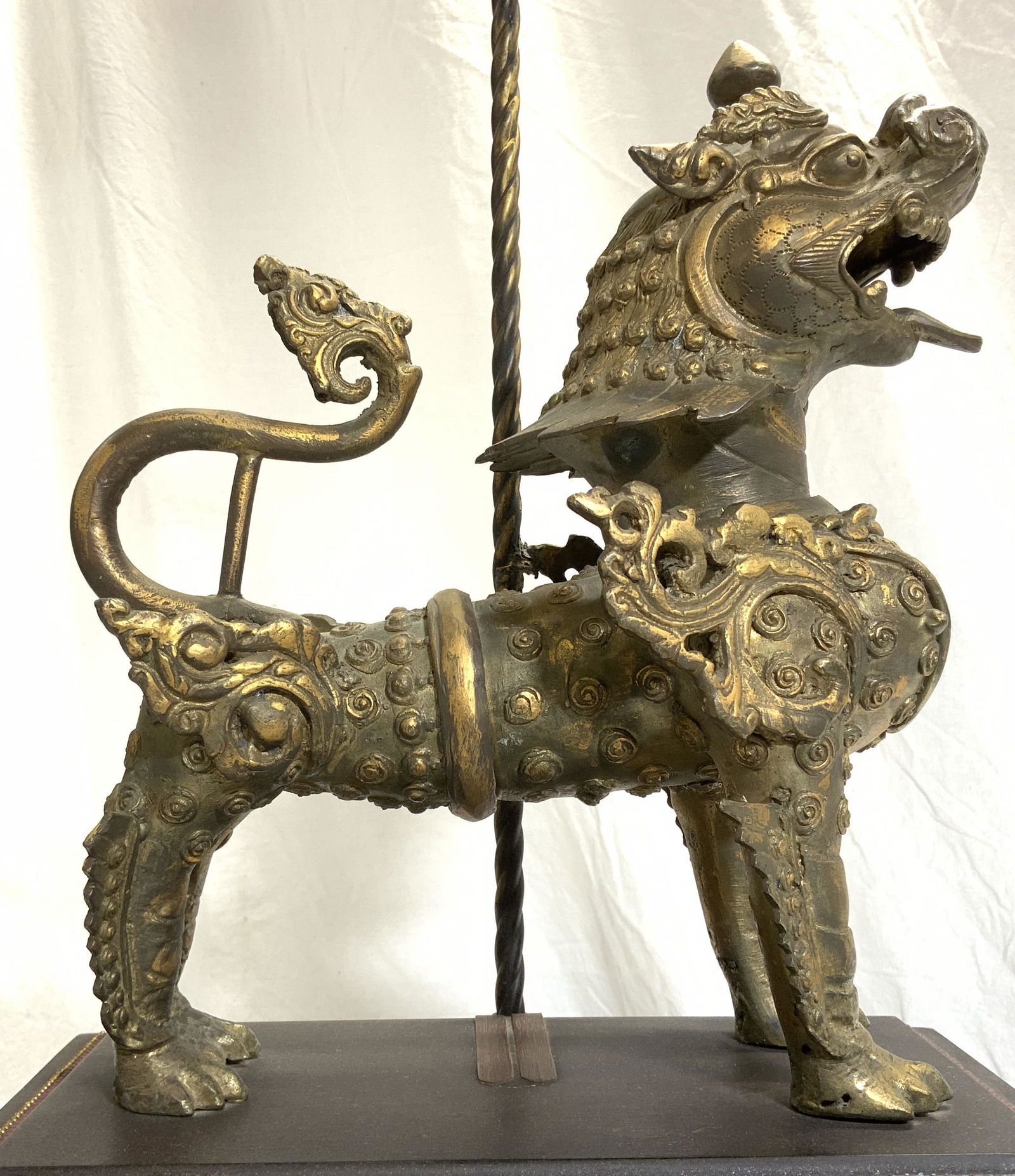 Vintage Lamp W Brass Temple Lion Figure (1 of 11)