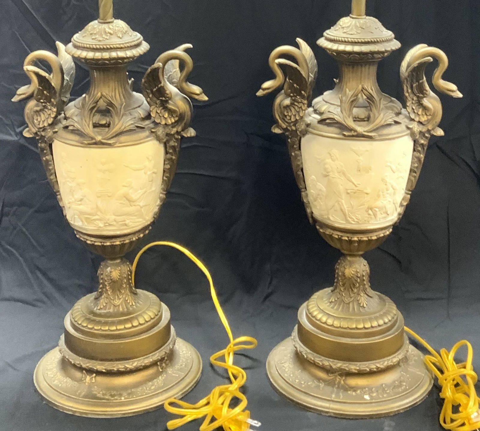 Lot 2 GRECO ROMAN Style Vintage Table Lamps, FR (1 of 12)