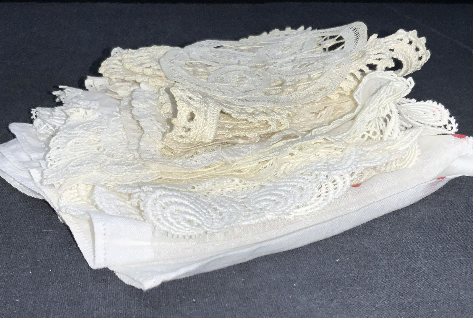 6 Vintage Embroidered Linens Kreier & More (1 of 11)