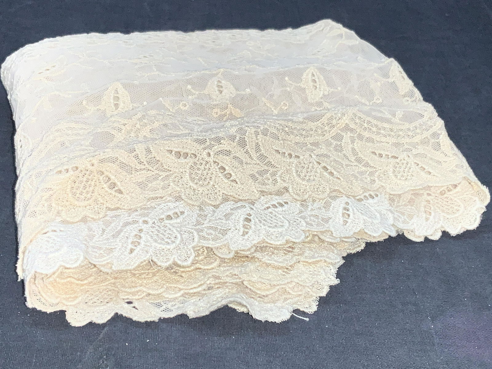 2 Vintage Pressed Embroidered Linens (1 of 5)