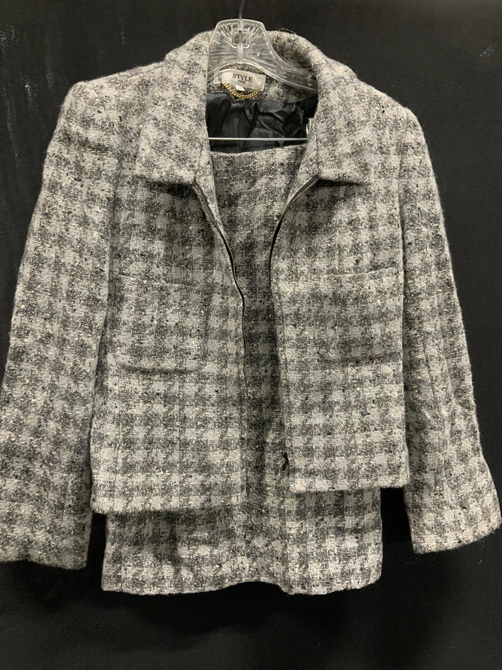 STYLE PARIS Vtg Wool/Acetate Skirt Suit, France: Grey houndstooth pattern skirt suit with gold metallic threading. Made in France , Designer label reads Style PARIS Made in France. Blazer and skirt size 40. 82% wool, 18% acetate. Fully lined. Zipper
