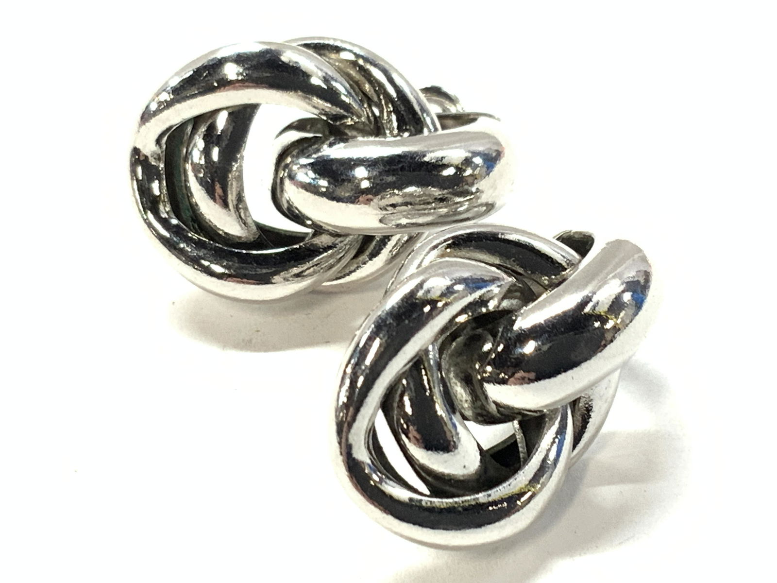 TRIFARI Signed Knot Clip On Earrings (1 of 5)