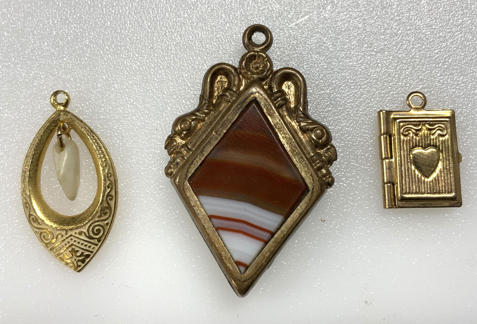 Lot 3 Gold Toned Pendant Charms (1 of 3)