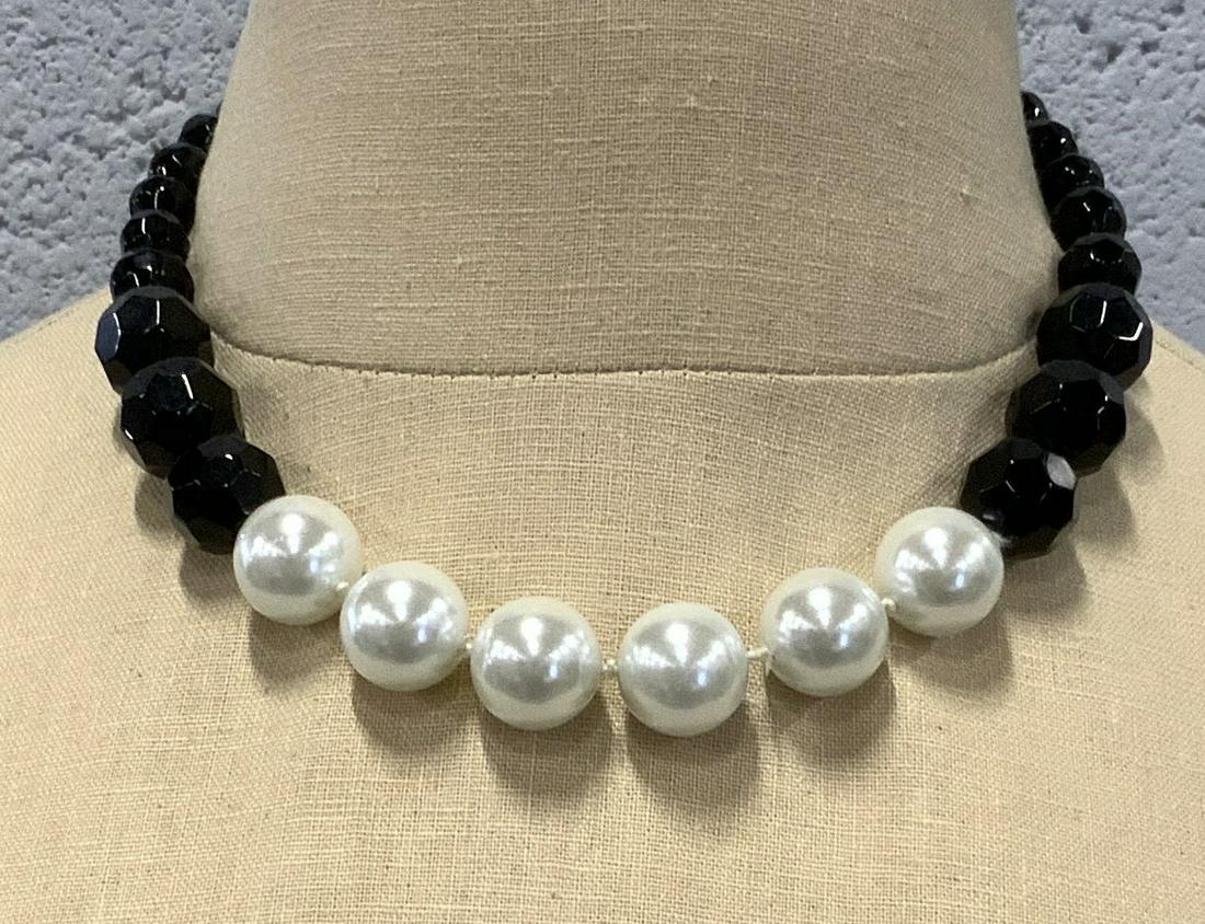 ANN TAYLOR Tapered Black & White Necklace NWT (1 of 5)