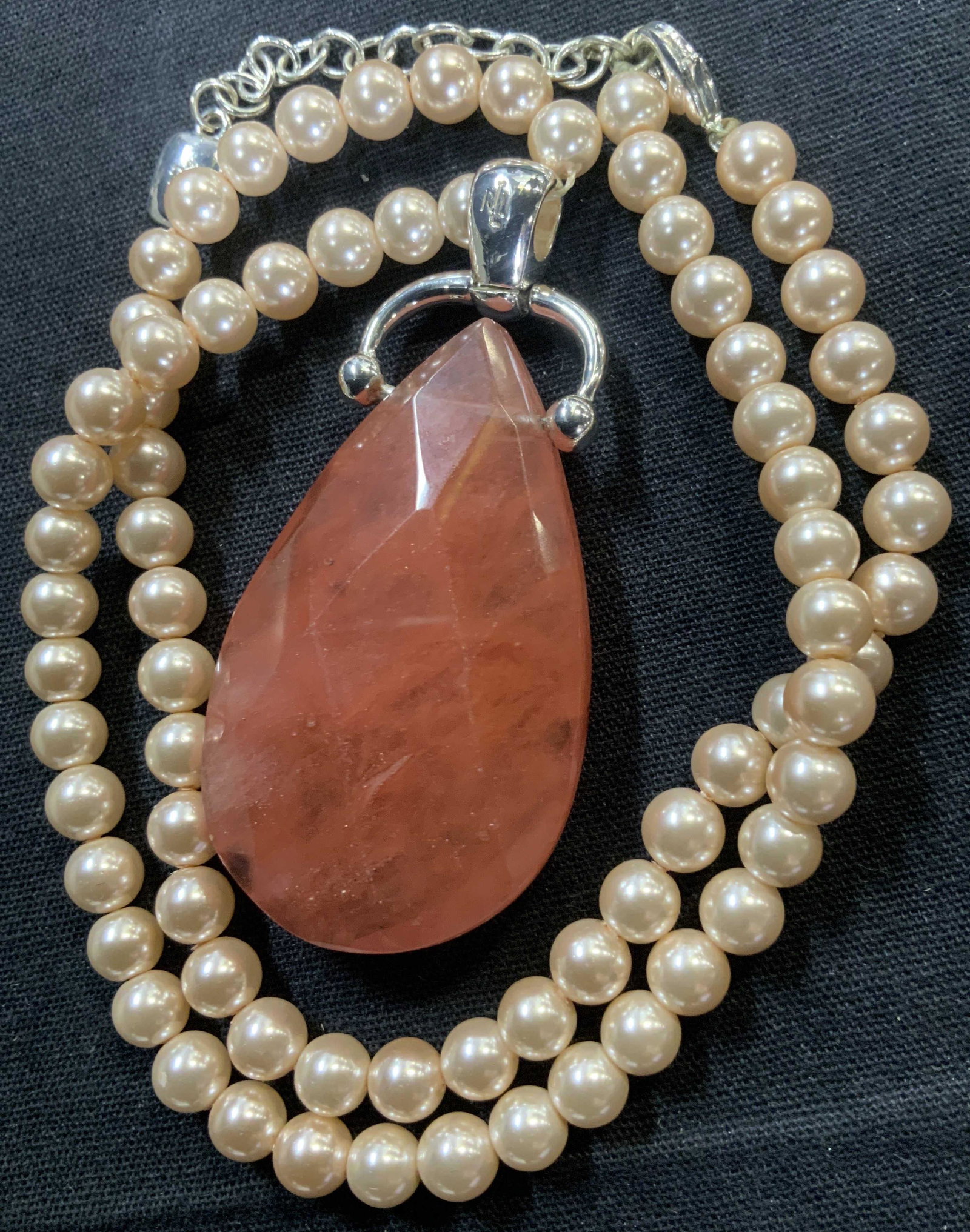 Ralph Lauren Sgn Pearlescent & Glass Pendant: Classic pearl style necklace, blush toned. Adjustable length 18 in. Longest. Signed RL on charm and on bail of pendant. Faceted glass pear shape pendant, 2 x 1 in. Luxury Statement jewelry, Luxury Est