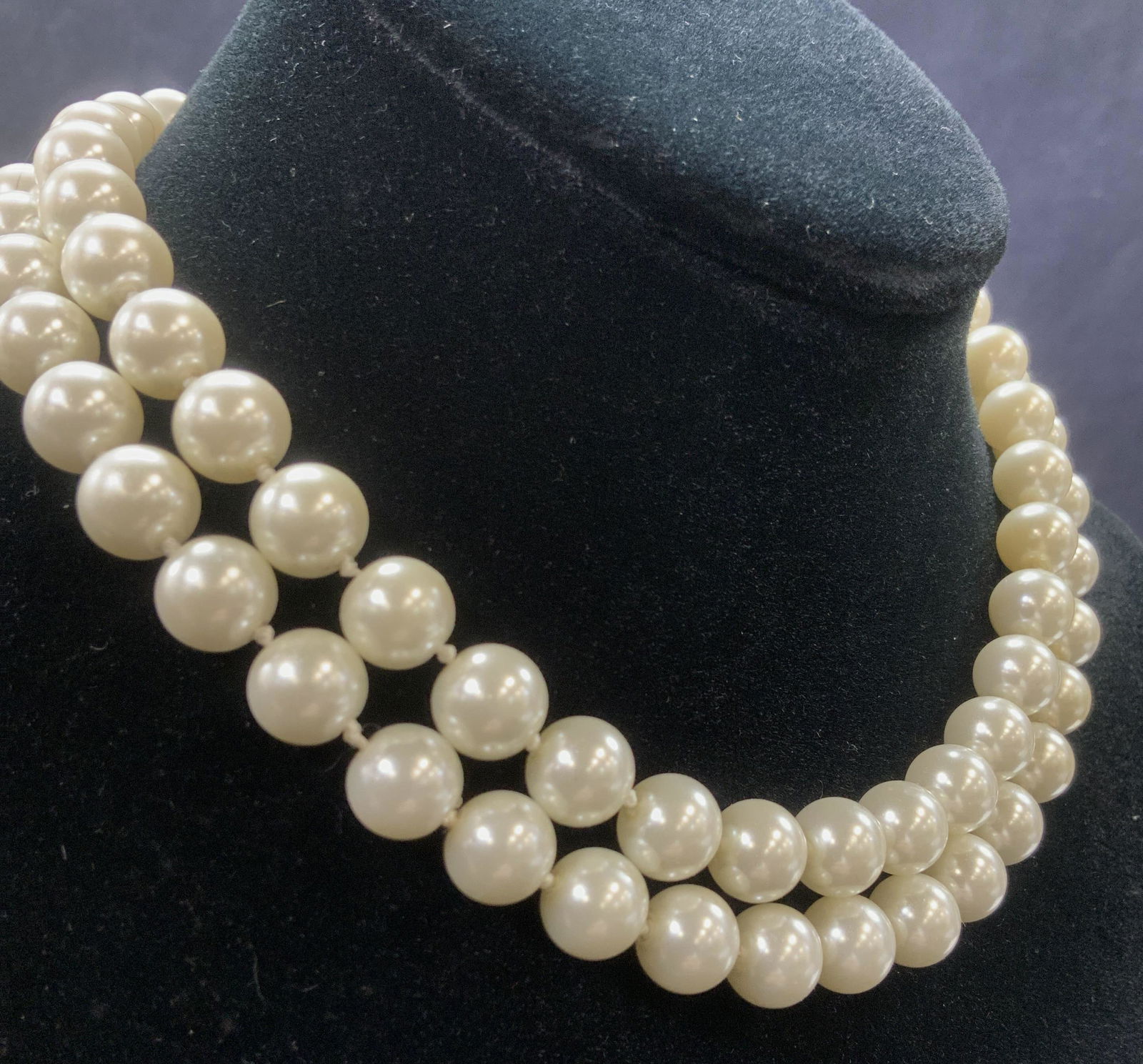 TABLOTS NWT White Costume Pearl Choker (1 of 3)