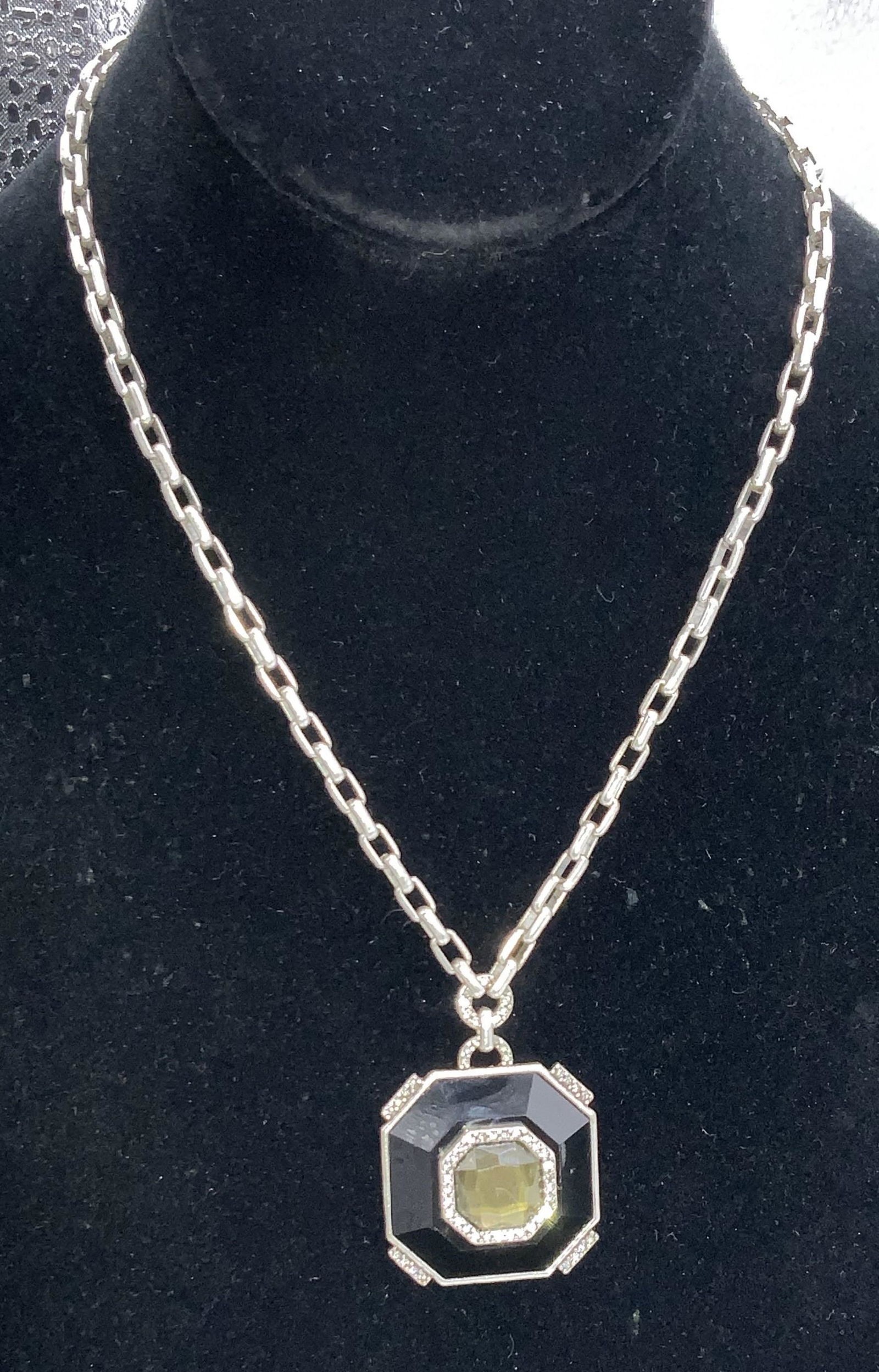 Toggle clasp Statement Pendant Necklace (1 of 4)