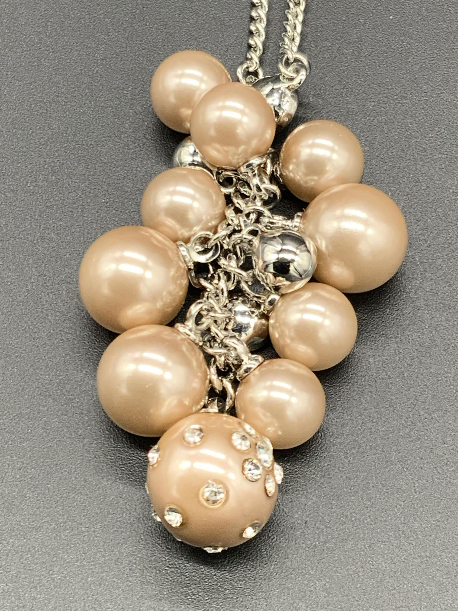 GIVENCHY Pearlescent Cluster Pendant Necklace (1 of 9)