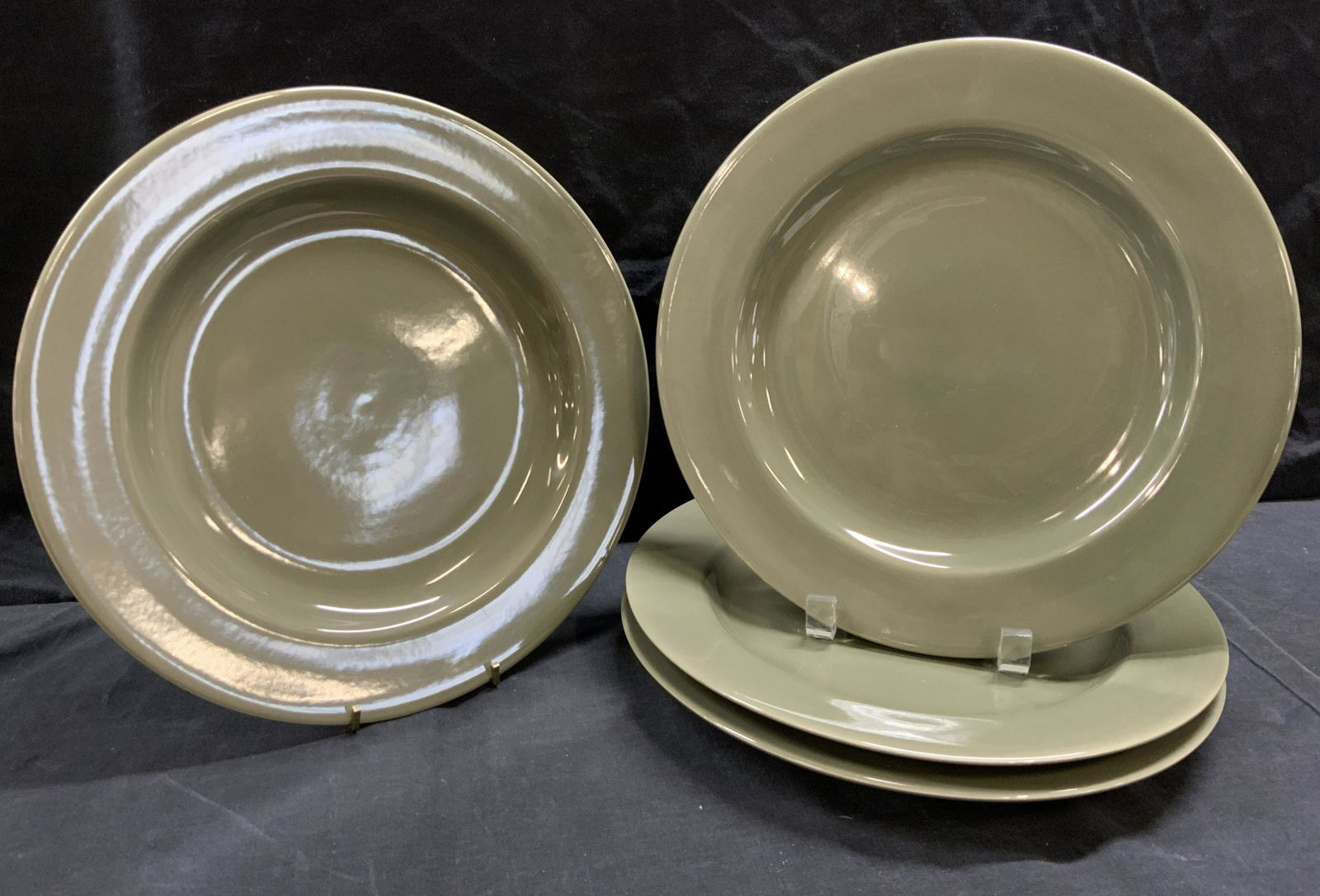 MSE Martha Stewart Classic 11 Inch Plates (1 of 6)