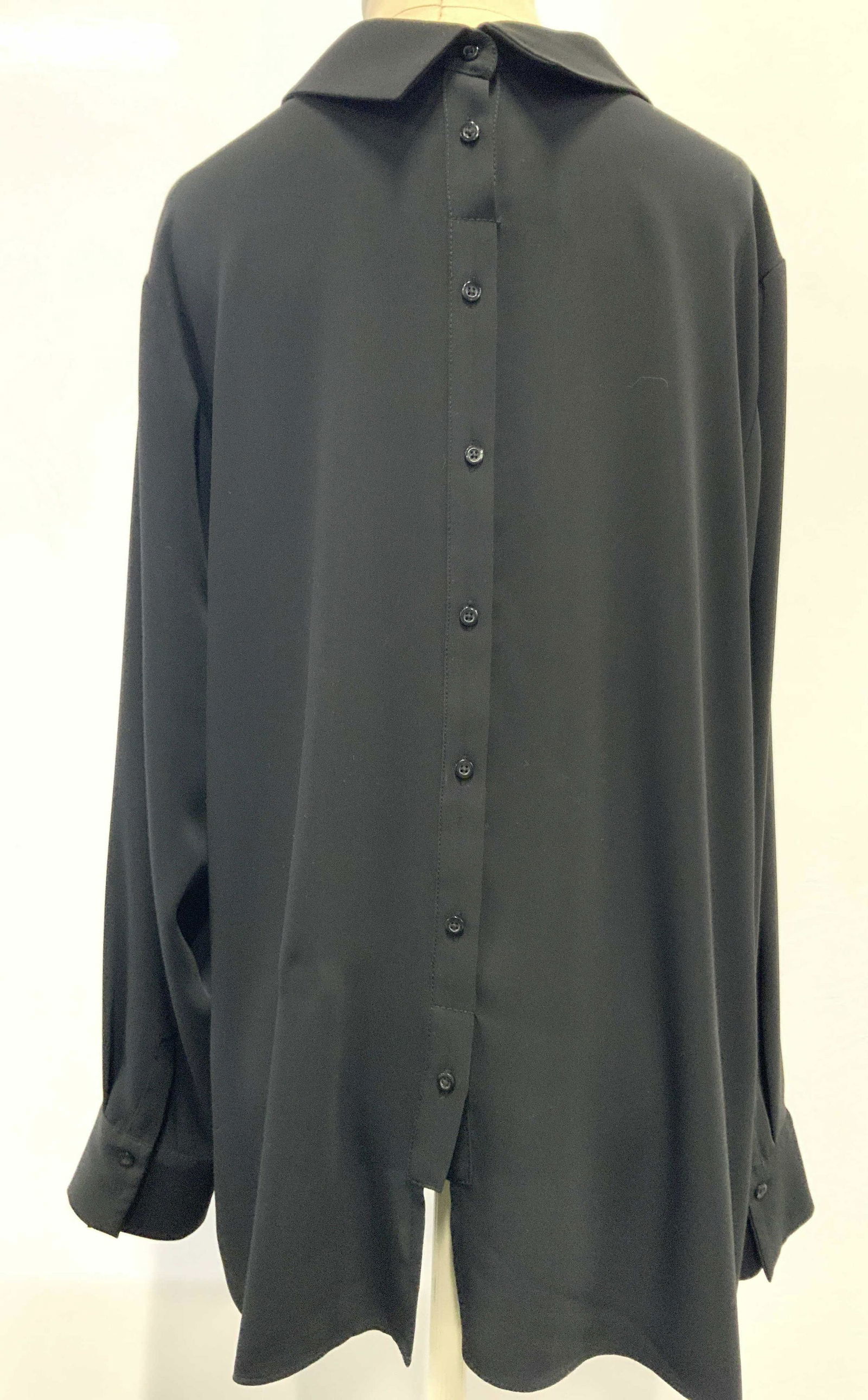 MARTHA STEWART Brand Large Button Back Blouse (1 of 9)