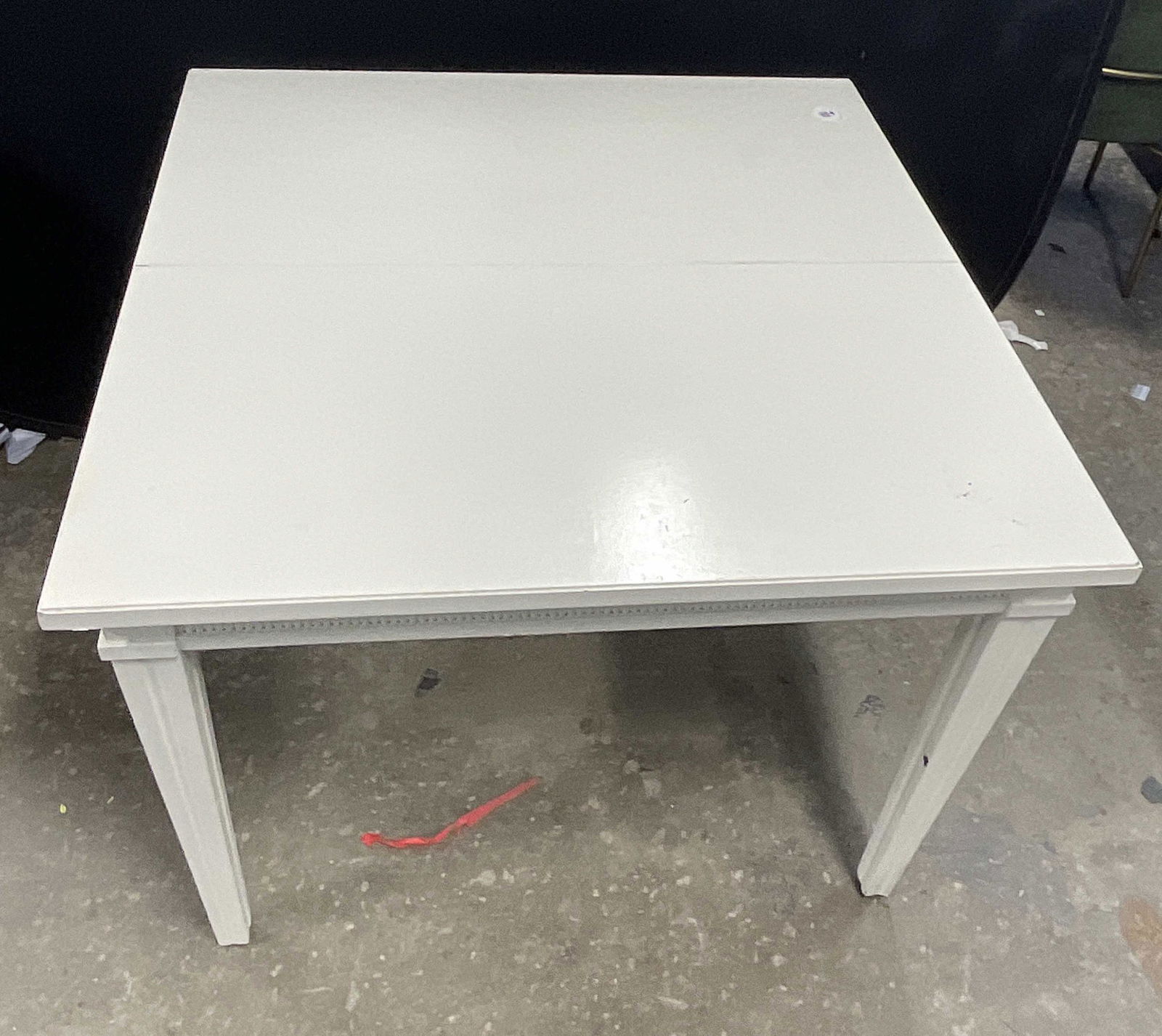 TOP FAME FURNITURE Co. White Split Leaf Table (1 of 13)