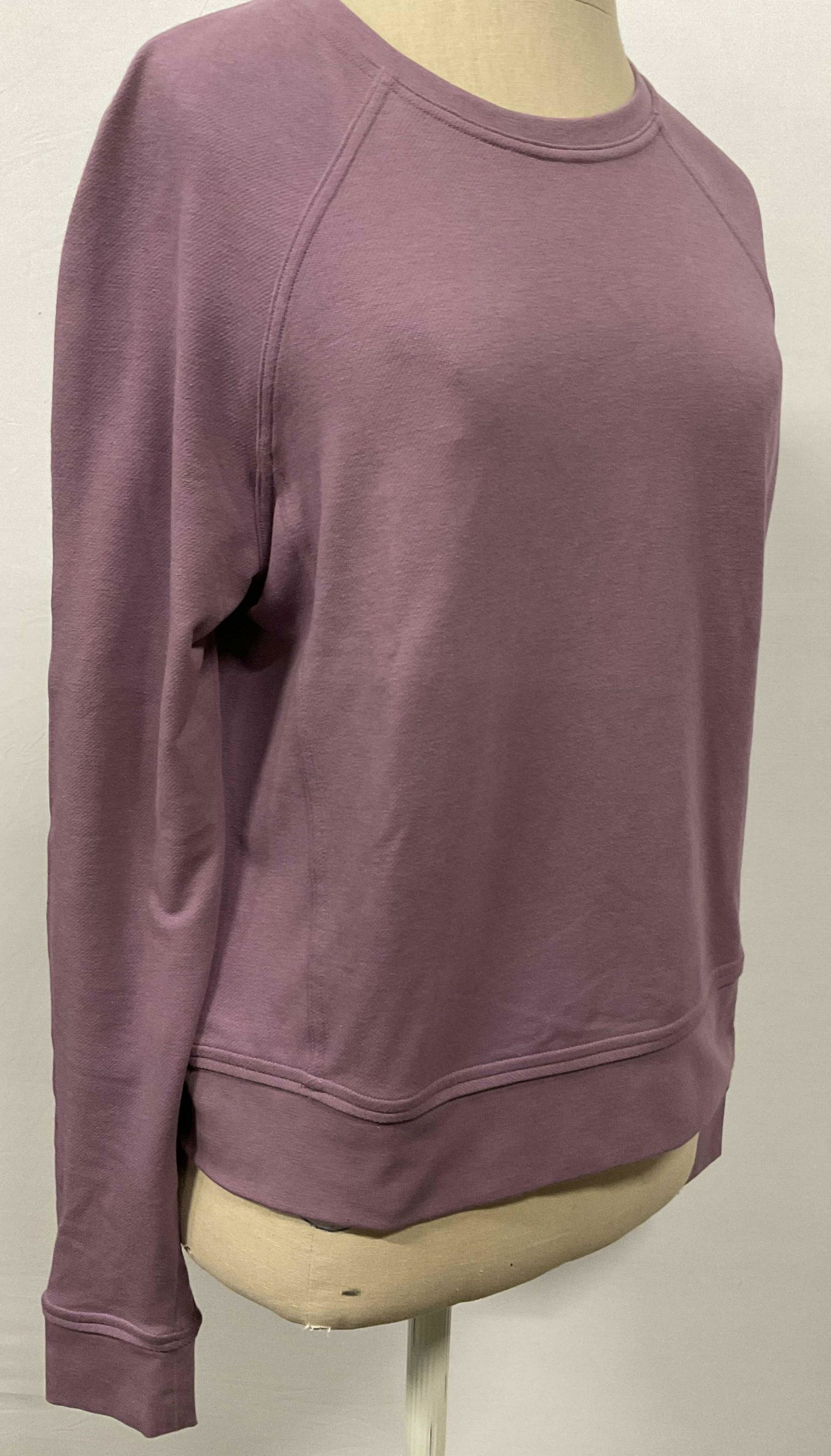 LULULEMON Lavender Sweatshirt (1 of 6)