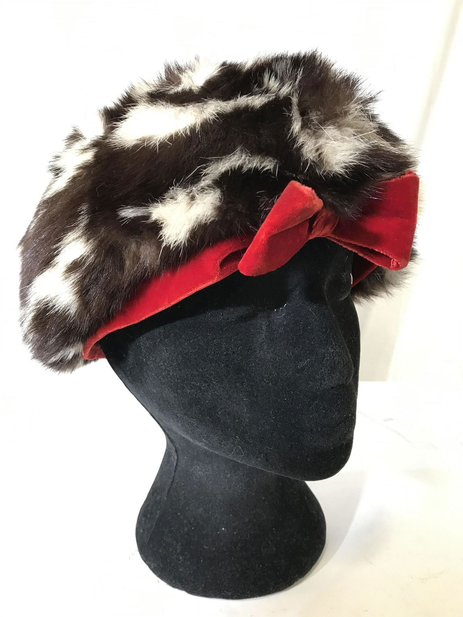 Vintage Womens Fur Hat W Red Toned Bow (1 of 11)
