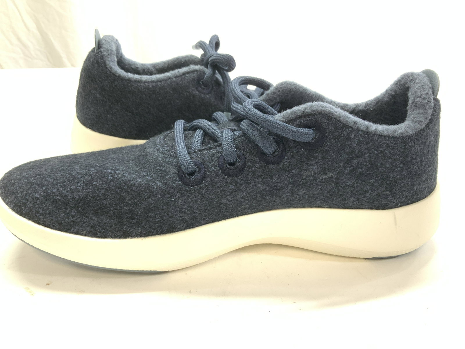 ALLBIRDS Mizzle Ladies Wool Tennis Shoes: Navy blue Merino wool sneaker/ casual Tennis shoes with laces. Size W8 , signed on heel, flat sole, original shoe inventory sticker on shoe tongue. Clean inside and out. Luxury Designer Shoes, Tennis 