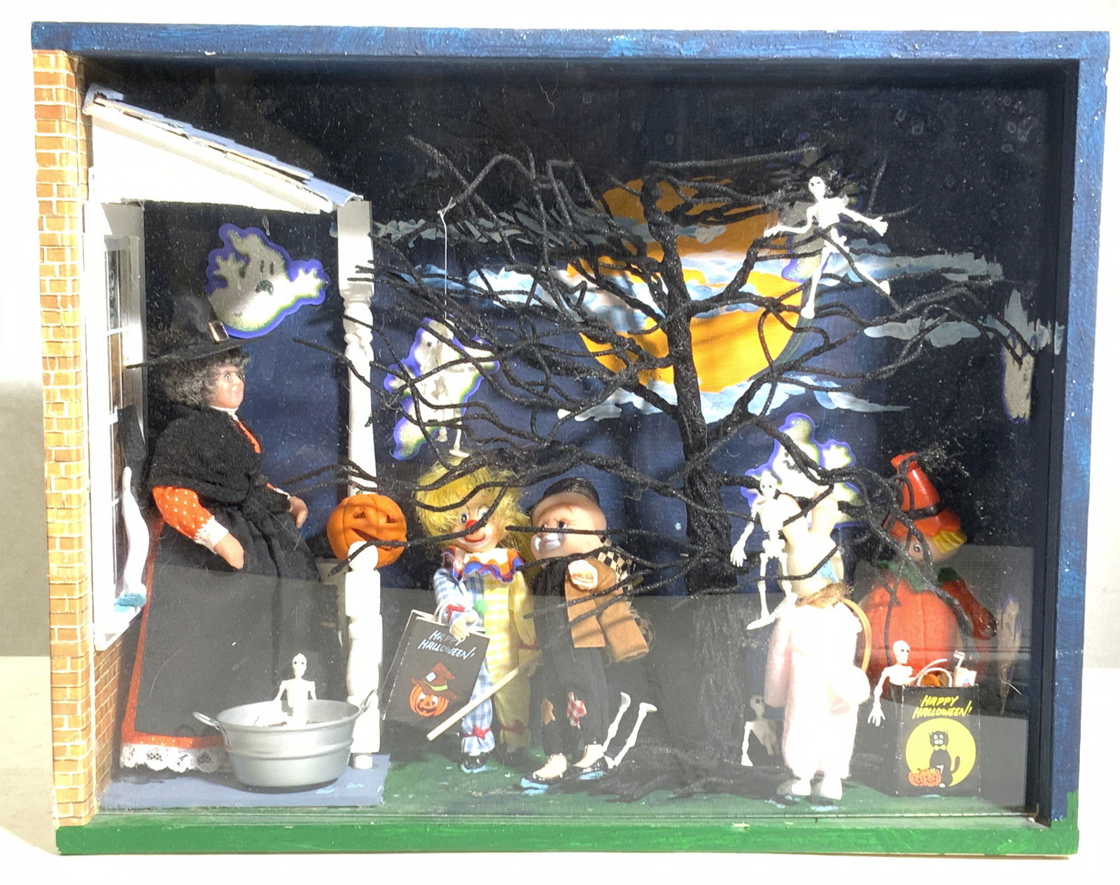 Vintage Arts & Crafts Halloween Diorama (1 of 7)