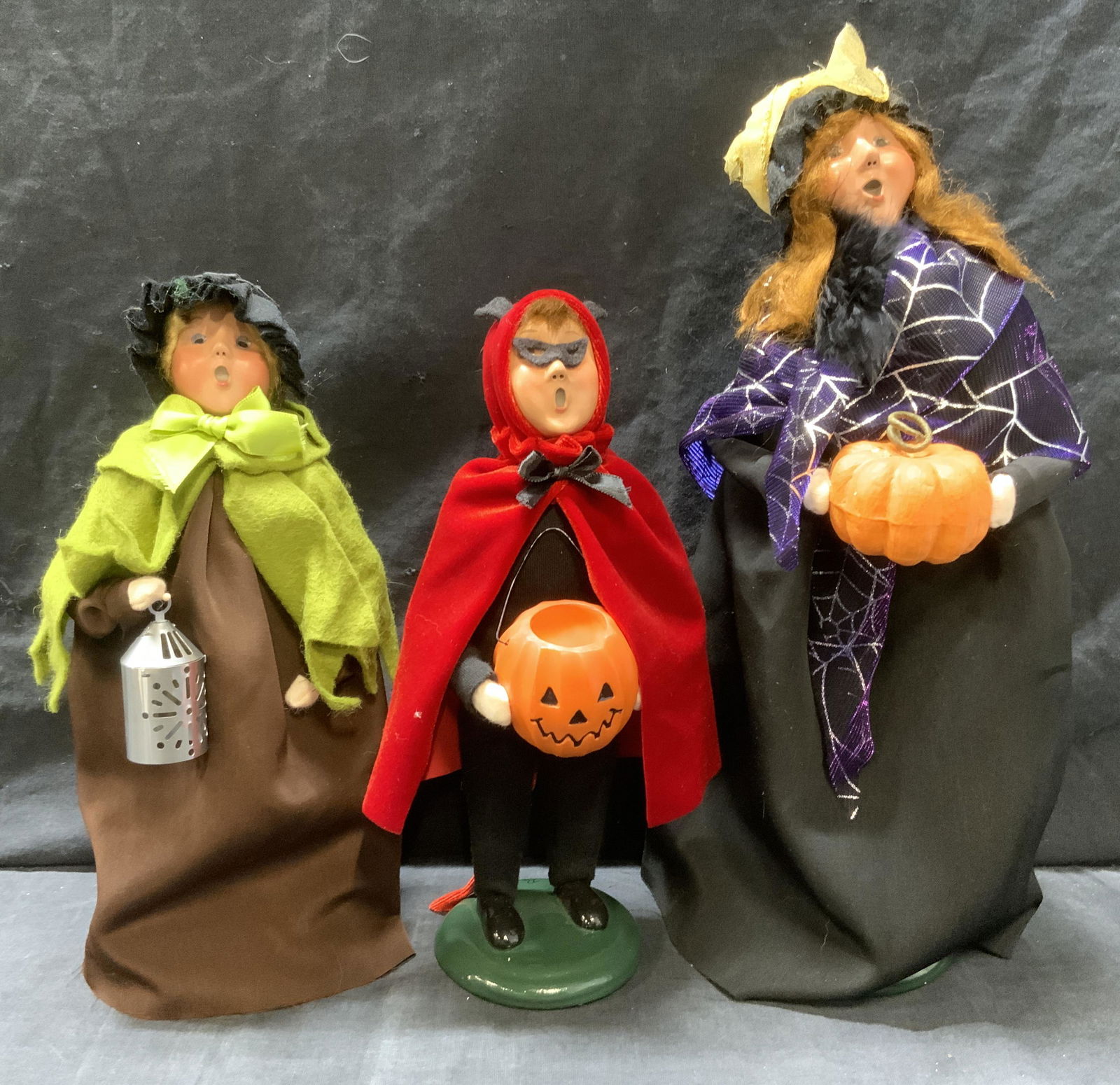 BYERS CHOICE The Carolers Halloween Dolls (1 of 7)