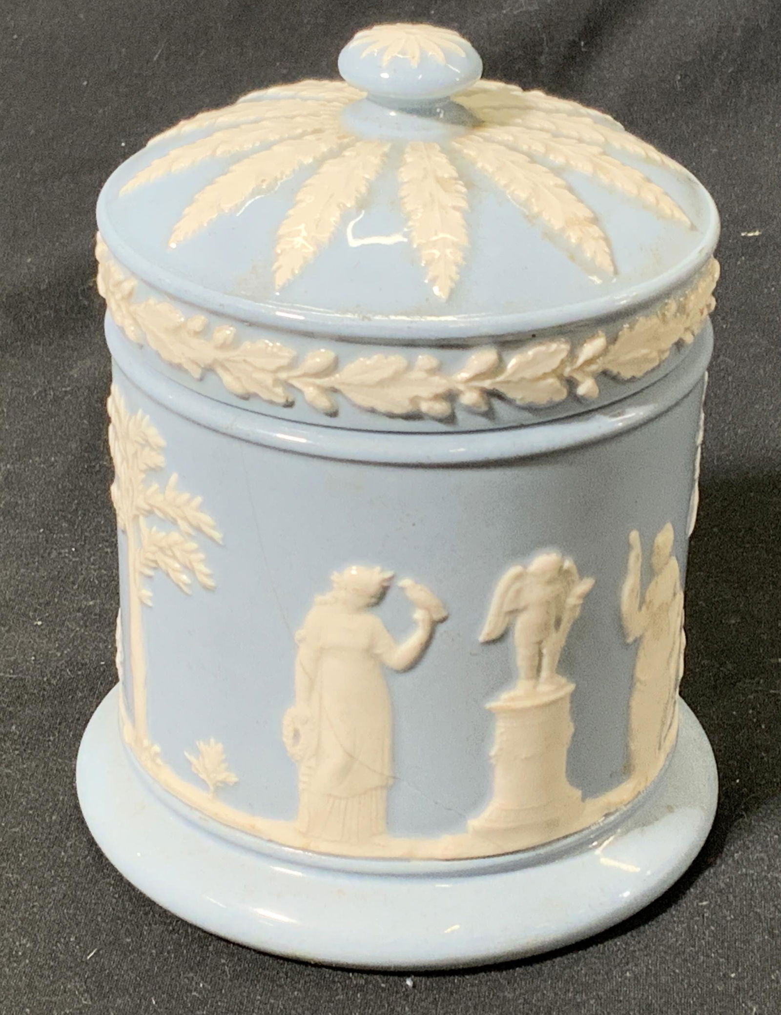 WEDGWOOD Queens Ware Lidded Trinket Jar (1 of 7)