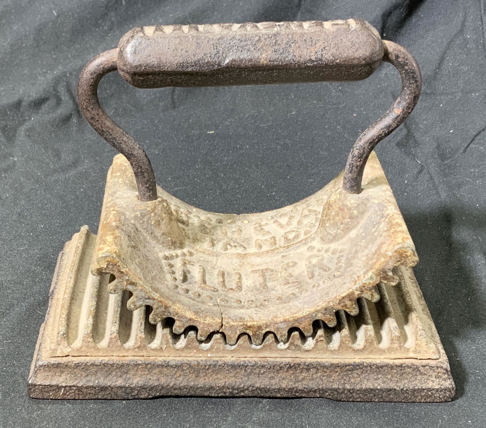 Antique GENEVA ILL Hand Fluter, Hand Iron (1 of 8)