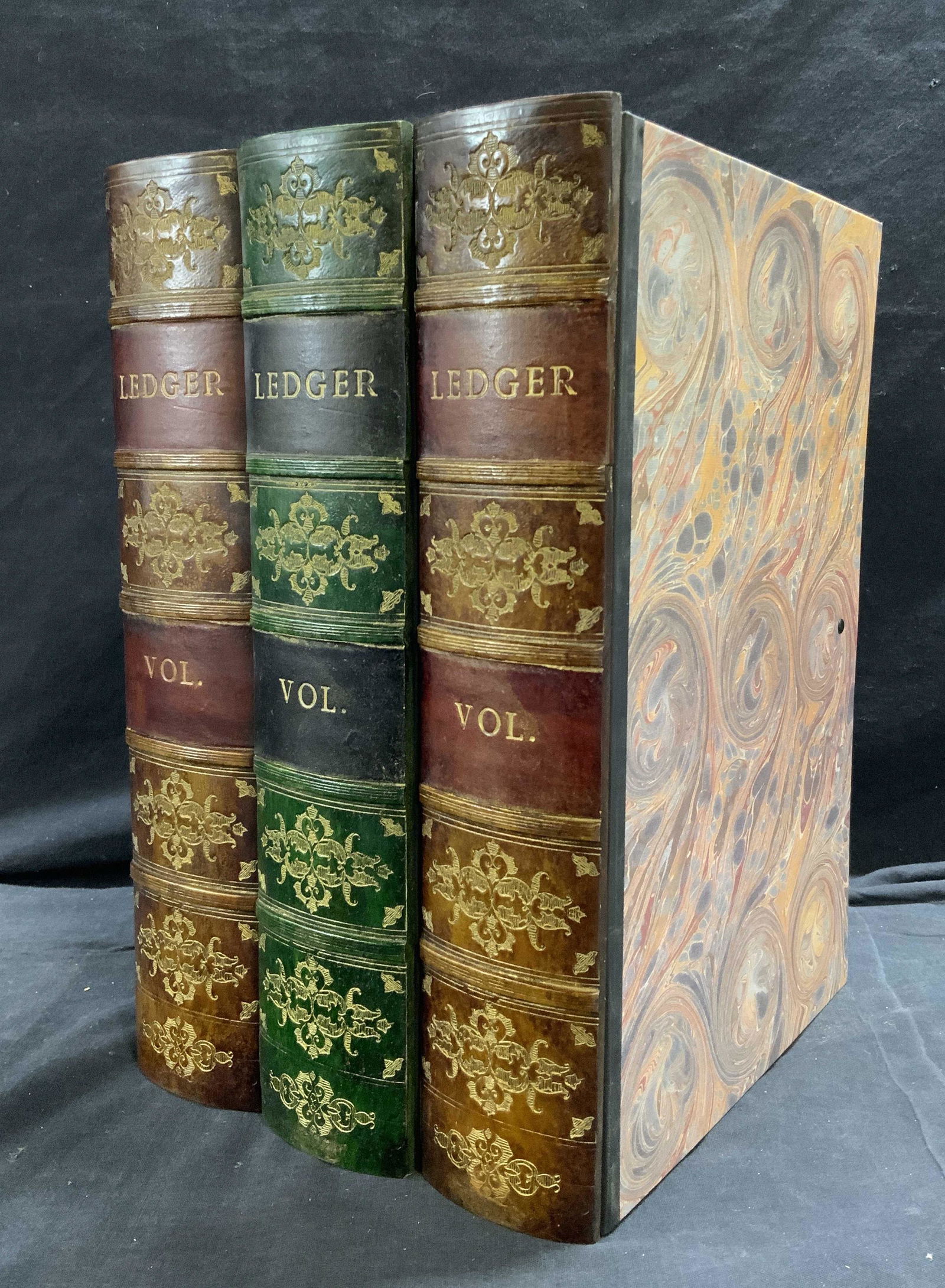 Lot 3 Vintage D.E. Ledger and Letters Book Safe (1 of 6)