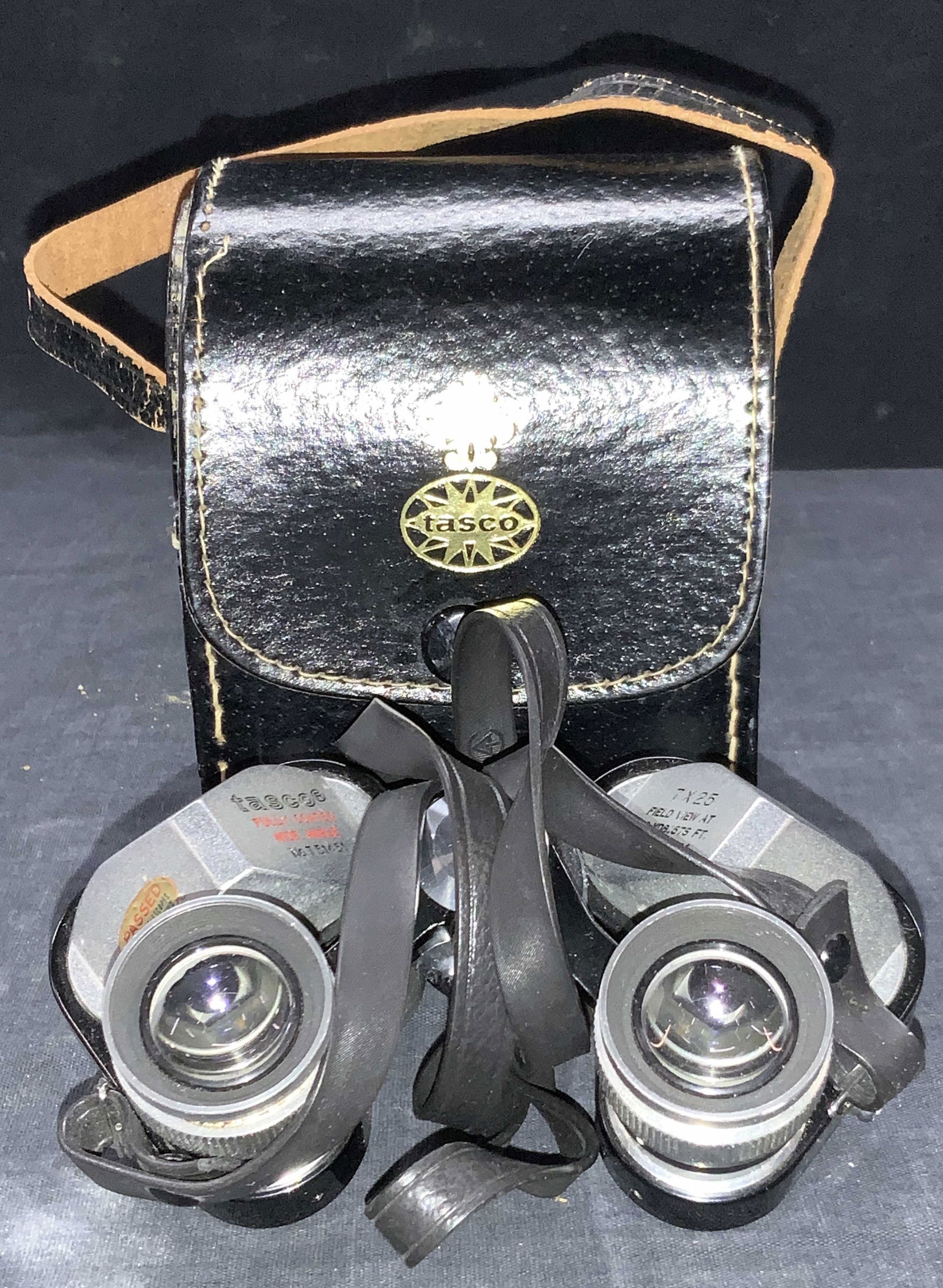 TASCO Vintage Binoculars & Leather Case, Japan (1 of 10)