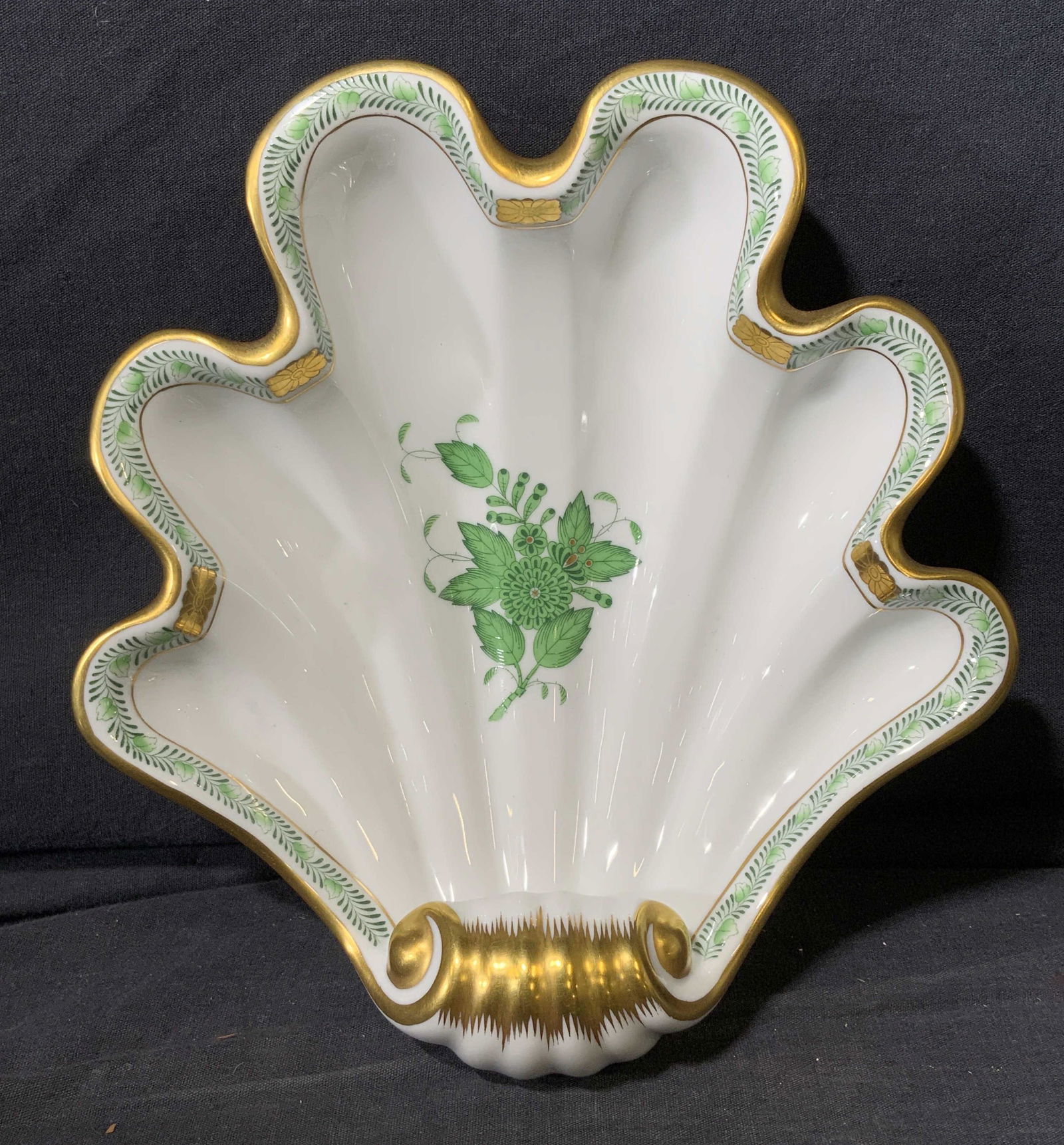 HEREND HUNGARY Hand Painted Shell Motif Bowl (1 of 8)