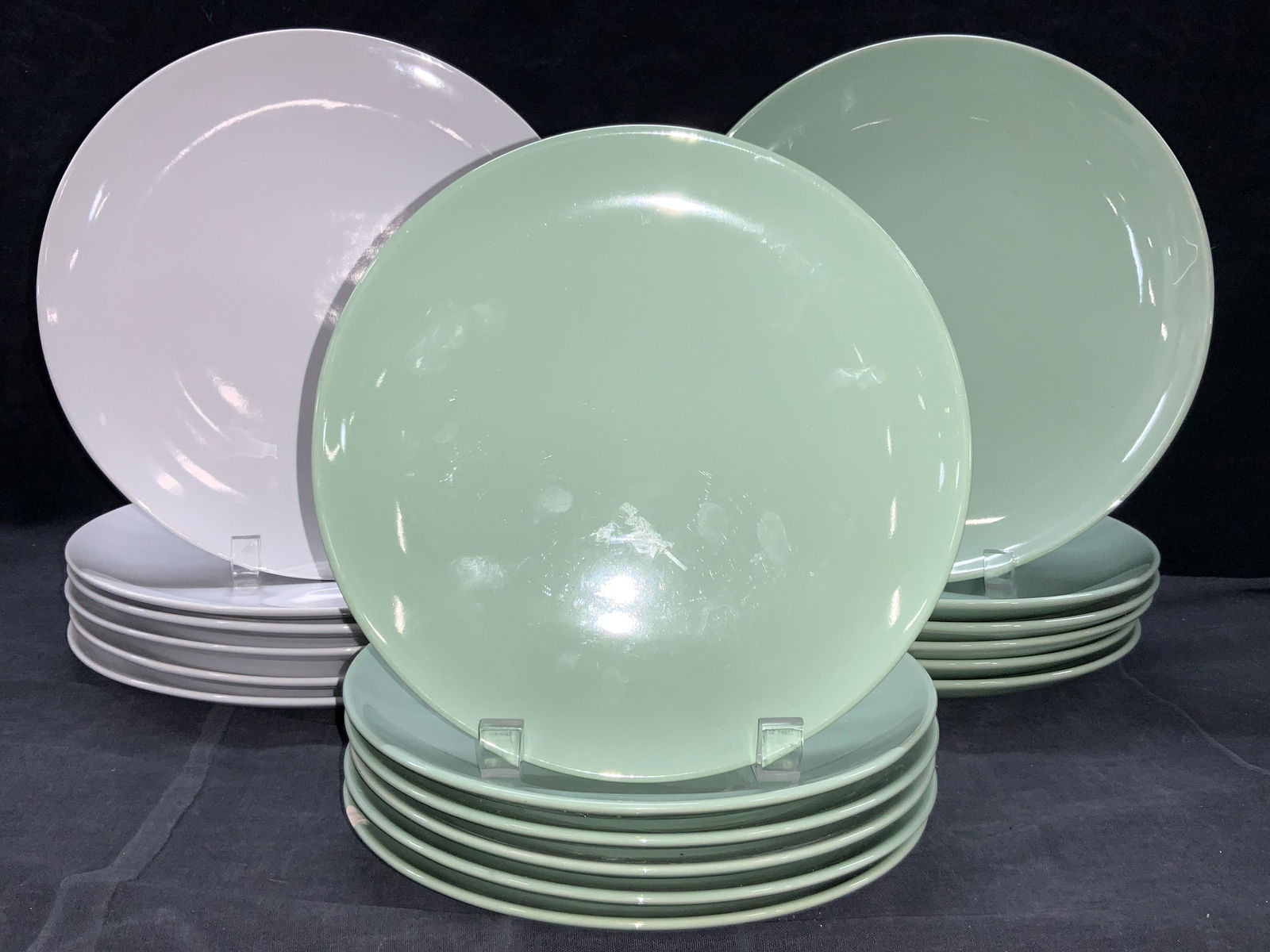 18 Ceramic Dinner Plate Set (1 of 7)