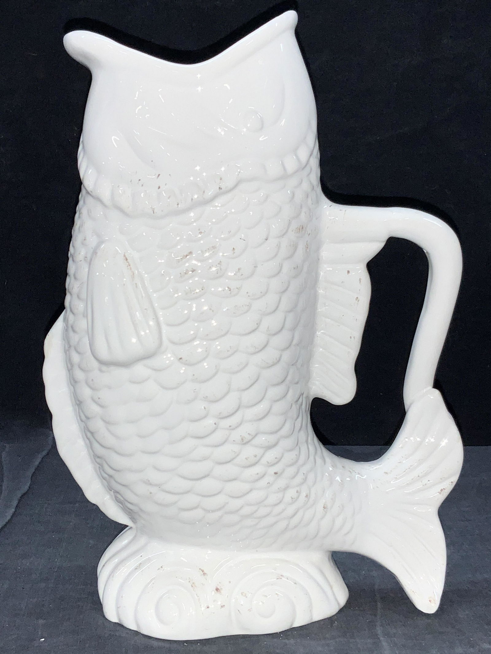 DENNIS EAST White Ceramic Fish Vessel (1 of 9)