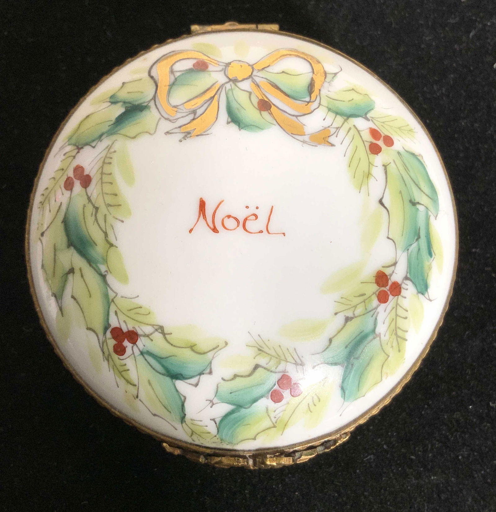 LIMOGES FRANCE Christmas Porcelain Trinket Box (1 of 7)