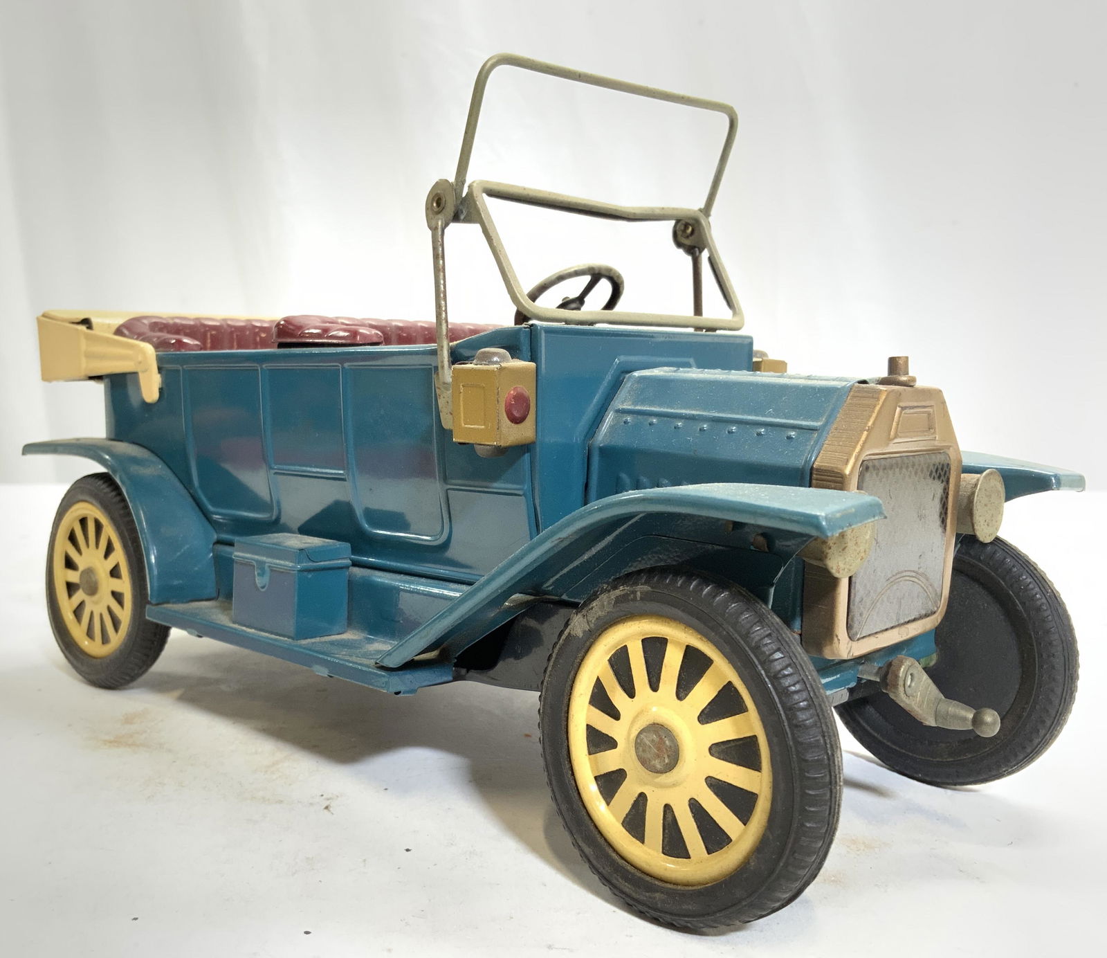 Vintage Toy Metal Model Car (1 of 8)