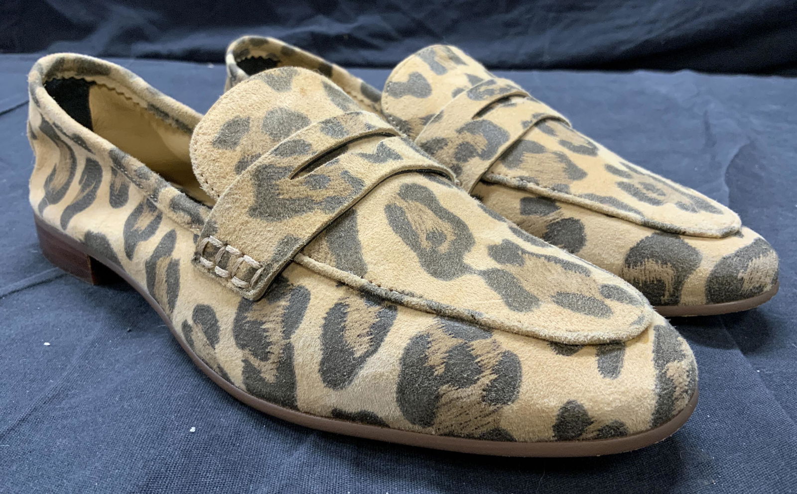 VINCE CAMUTO Suede Leopard Print Shoes Size 6.5 (1 of 7)