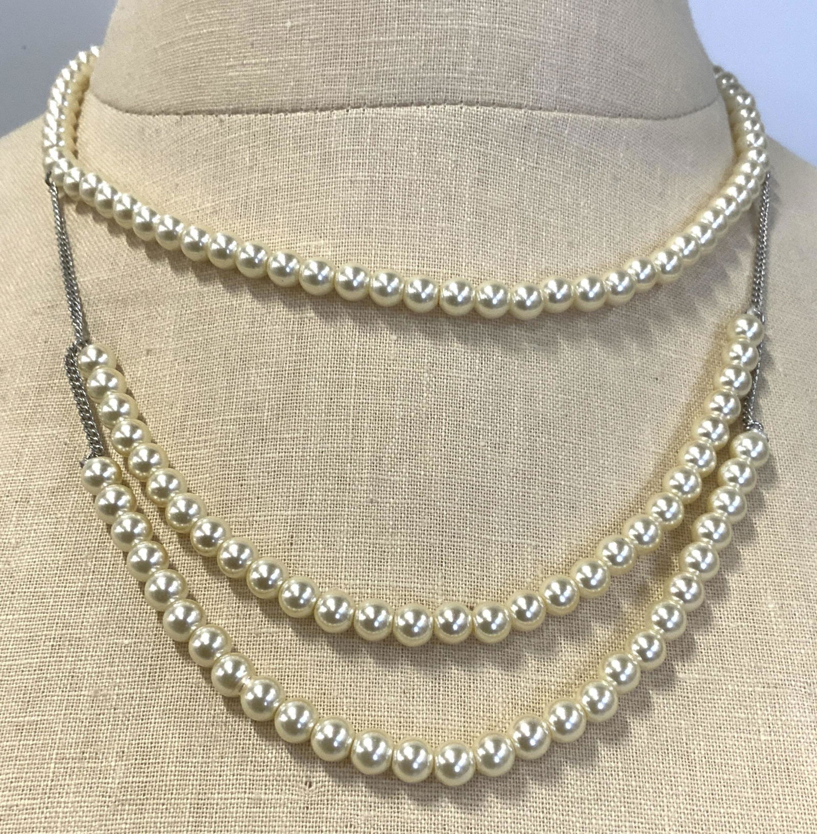 BR Signed Pearlescent Drip Layer Necklace (1 of 4)