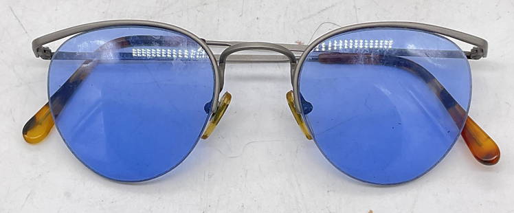 ROMEO GIGLI Sunglasses, Italy: ROMEO GIGLI Sunglasses, simple silver tone frame with turtle shell colored ends & Blue lenses. Lens measures approx 2 inches, ear piece measures approx 5 inches. Wear to piece consistent with age and