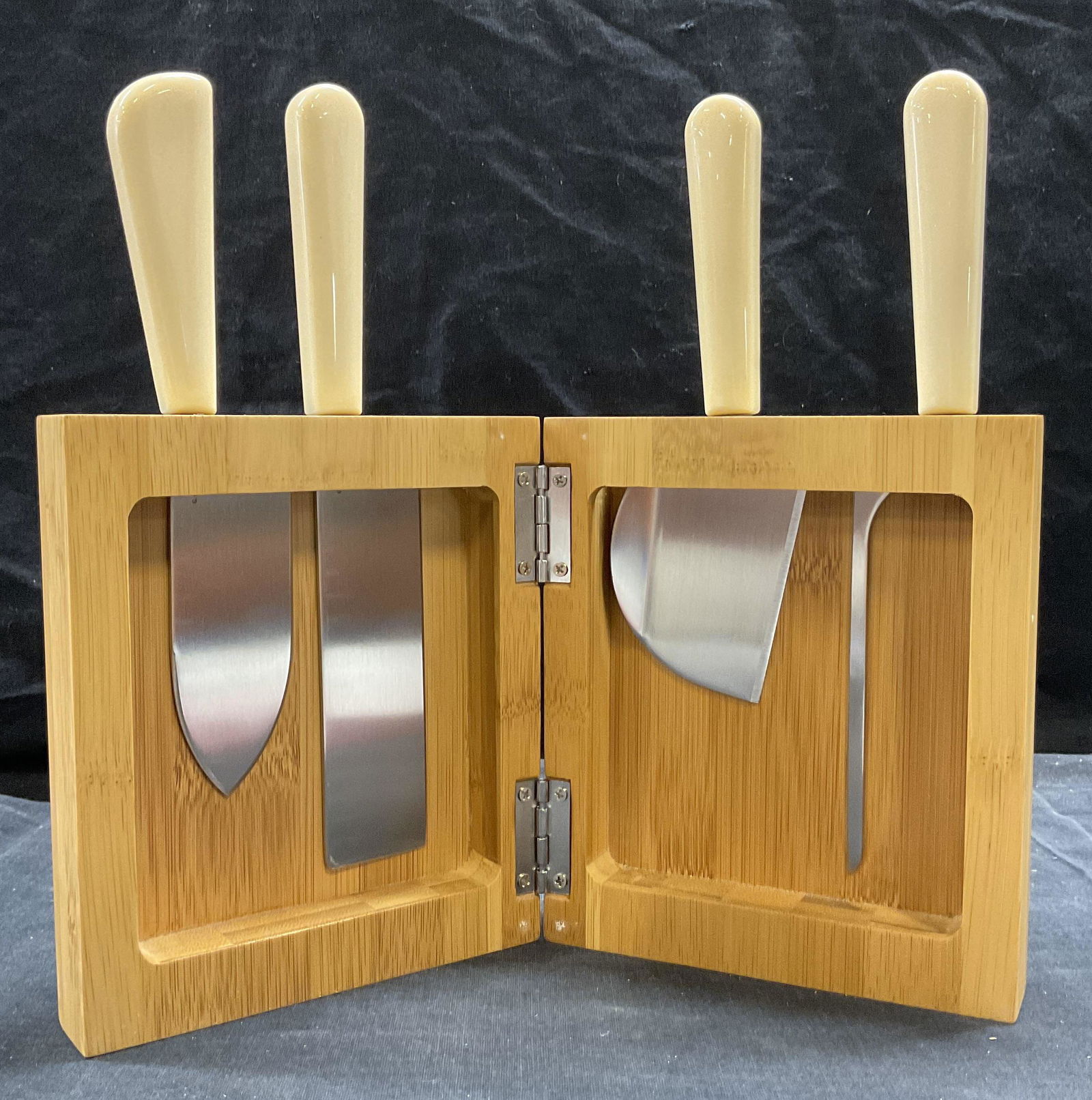 Set 4 ALESSI Milky Way Minor Cheese Knives (1 of 7)