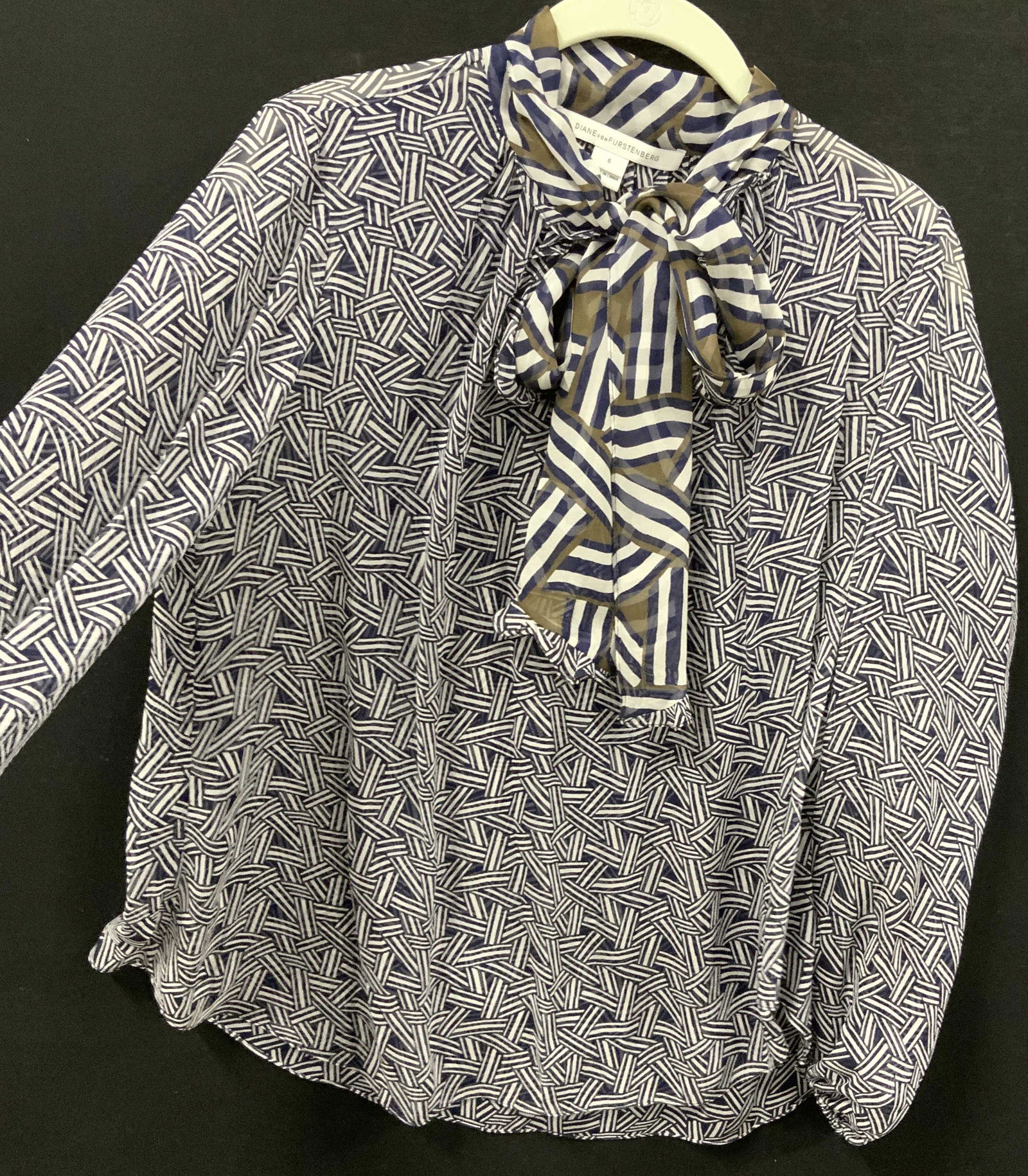 DV FURSTENBERG Vtg Silk Blouse, Sign (1 of 7)