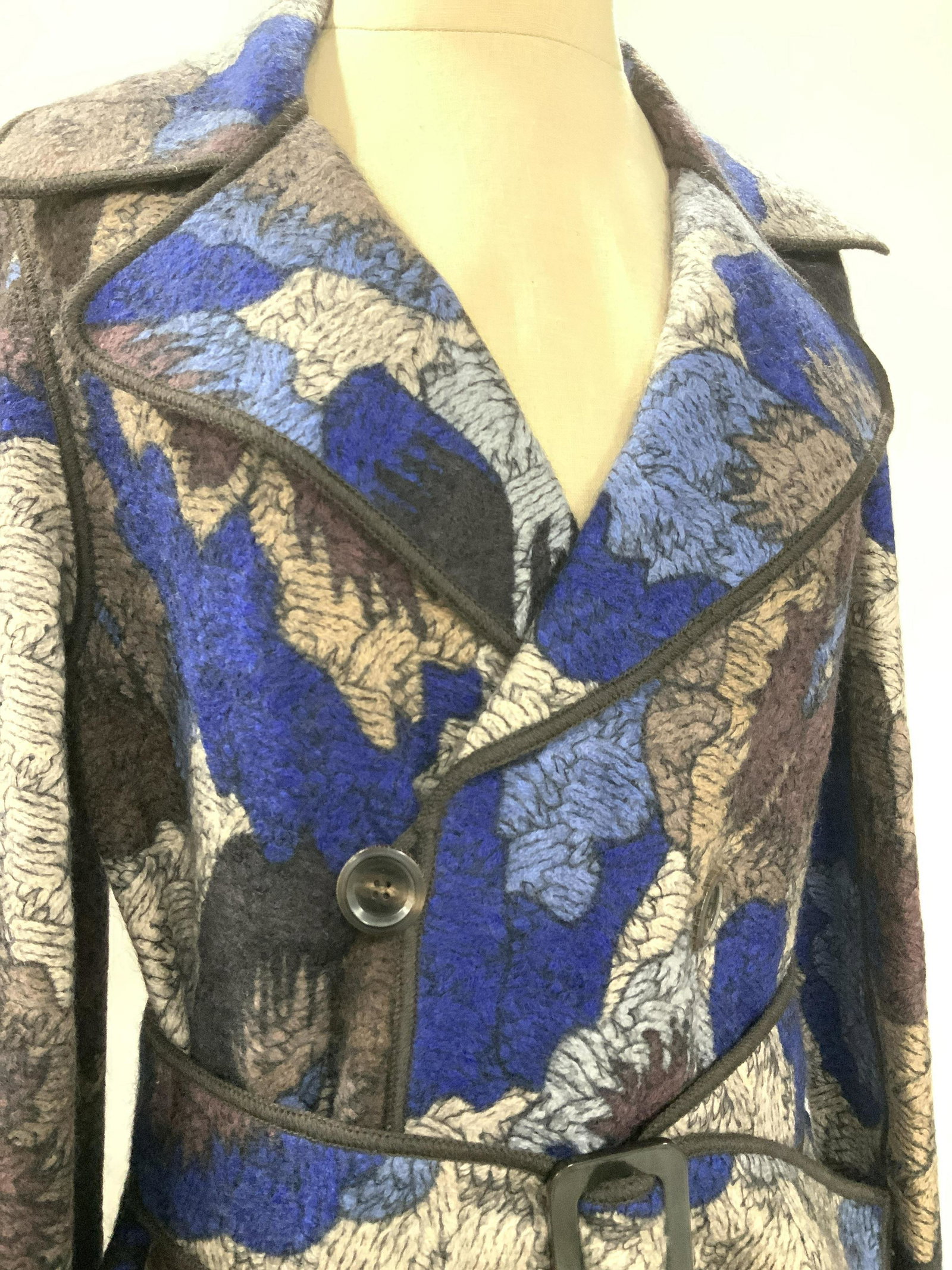 MISSONI WOOL Double Breasted Coat w Belt, ITALY: Size 42 Floral wool jacket, 35 in. Long, sleeve cuffs rollable, double breasted with inner button, 2 button and stretch loop closure, vibrant cobalt blue set its taupe and wine color palette with shap