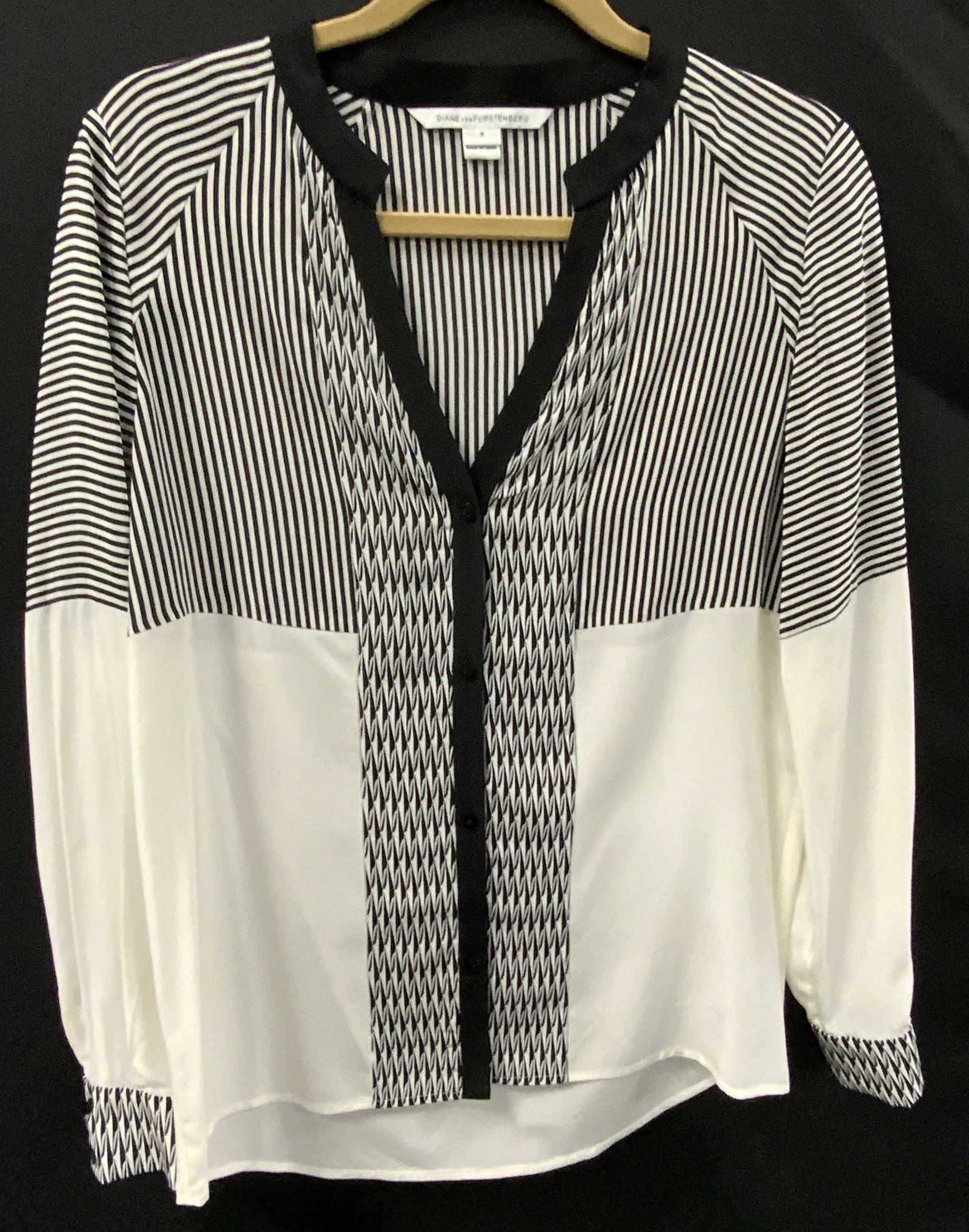 DIANE VON FURSTENBERG Black & White Pattern Blouse (1 of 13)