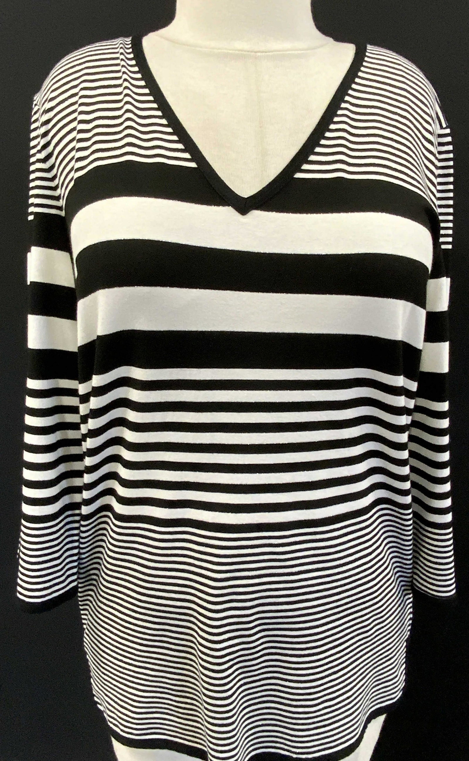 ST. JOHN Black & White Striped Tee Shirt, Mexico (1 of 9)
