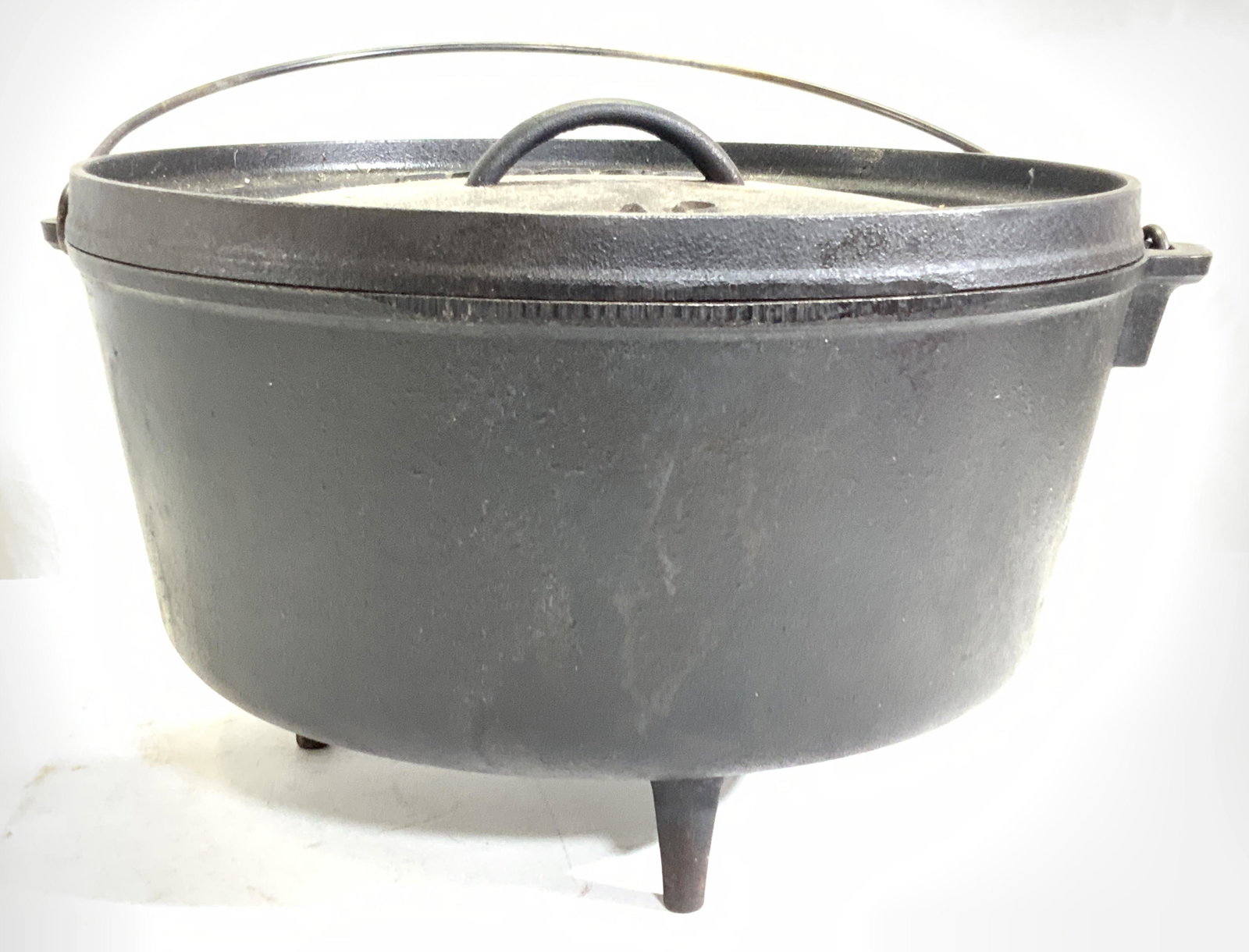 LODGE Cast Iron Cooking Pot (1 of 8)
