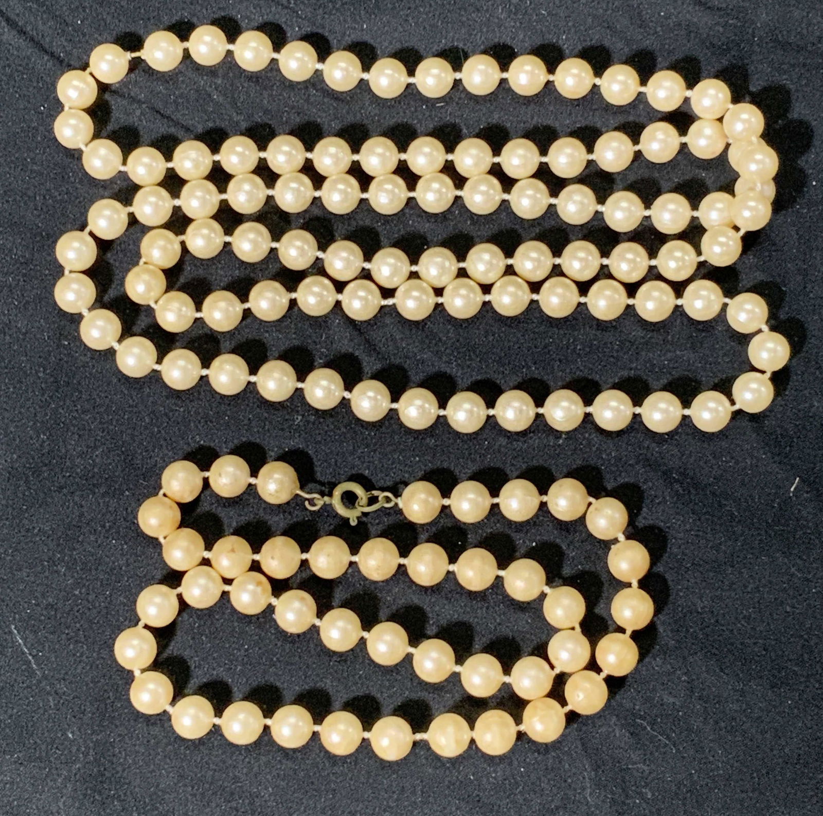 Lot 2 Vintage Pearlescent Beaded Necklaces (1 of 8)