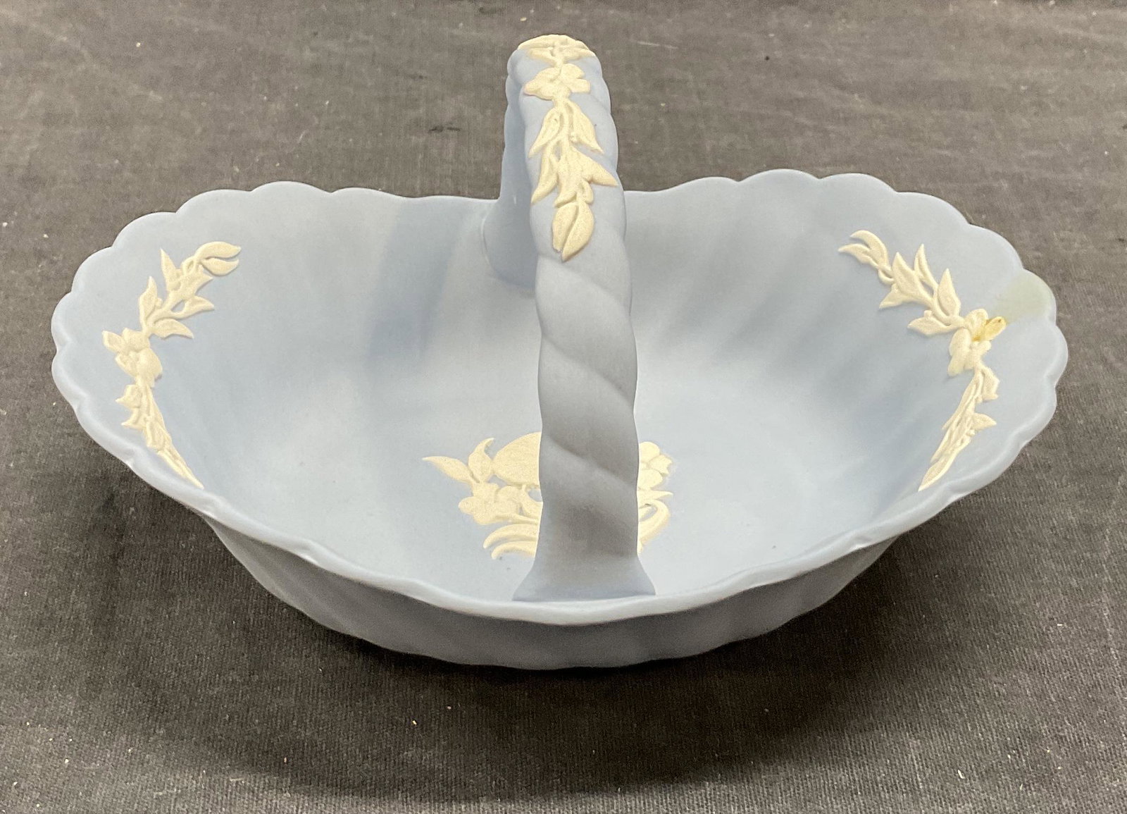 WEDGWOOD Jasperware Basket Dish: WEDGWOOD Jasperware Basket Dish, comes in original box, inscription to base reads Wedgwood Made in England, measures 3 3/8 x 6 inches, surface wear to box, stain to dish, Property of Palm Beach, FL es