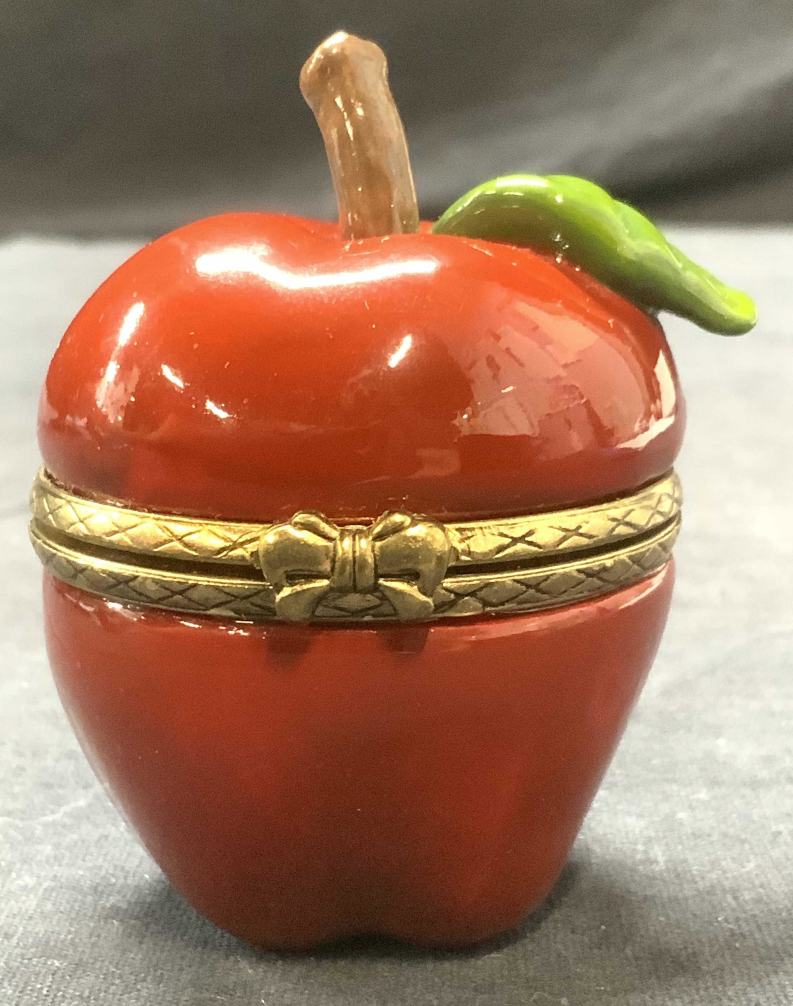 Porcelain Apple Trinket Box (1 of 6)