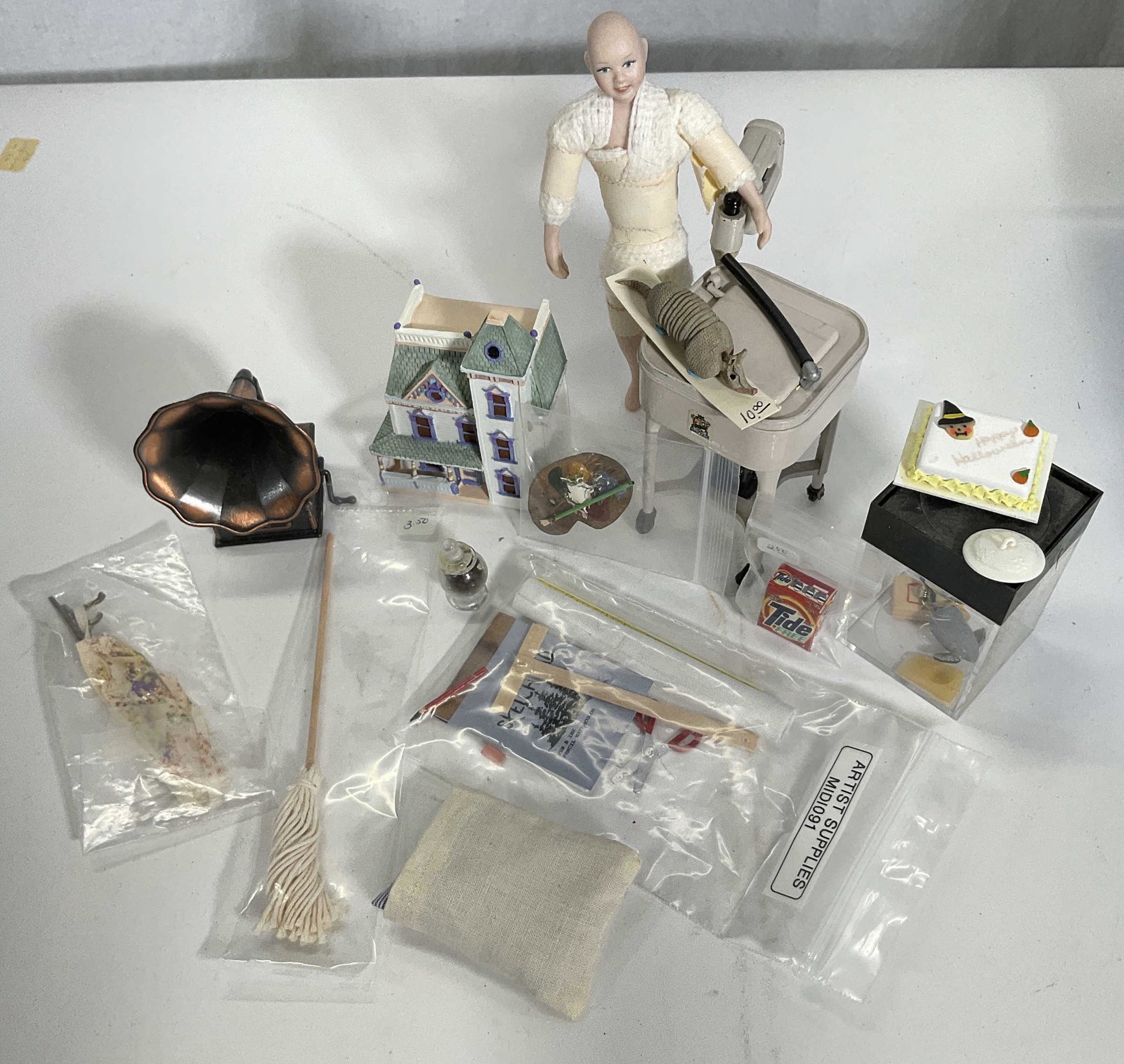 Lot 15 & More Doll House Accessories (1 of 6)