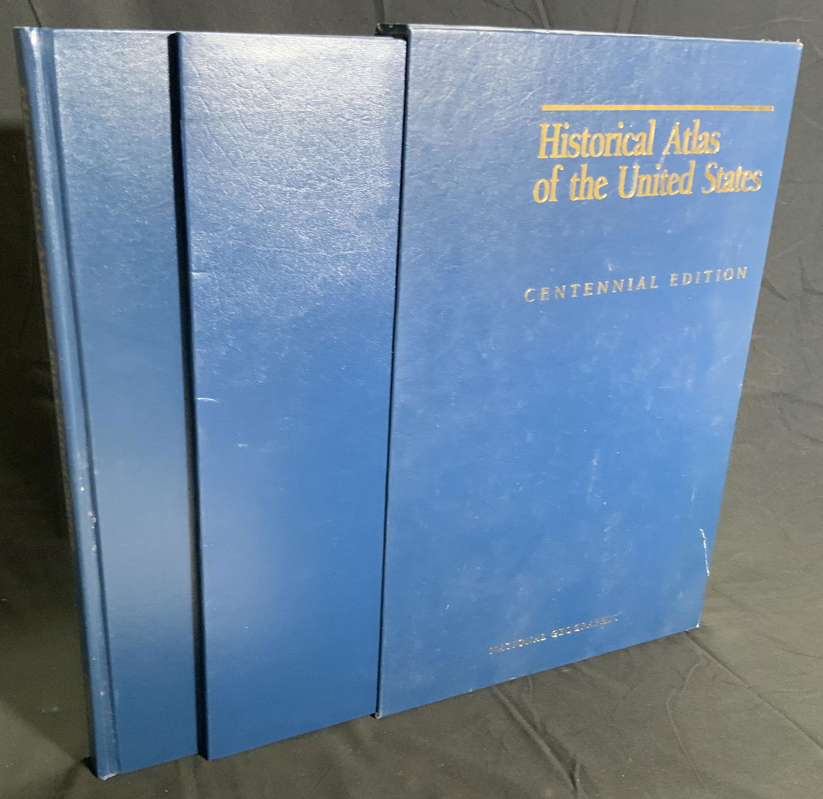 HISTORICAL ATLAS OF THE UNITED STATES Table Book: HISTORICAL ATLAS OF THE UNITED STATES National Geographic Society coffee table book with case and paper accessories. Measures approx 19L x 13W in. Surface wear to pieces. Some scratches and discolorat